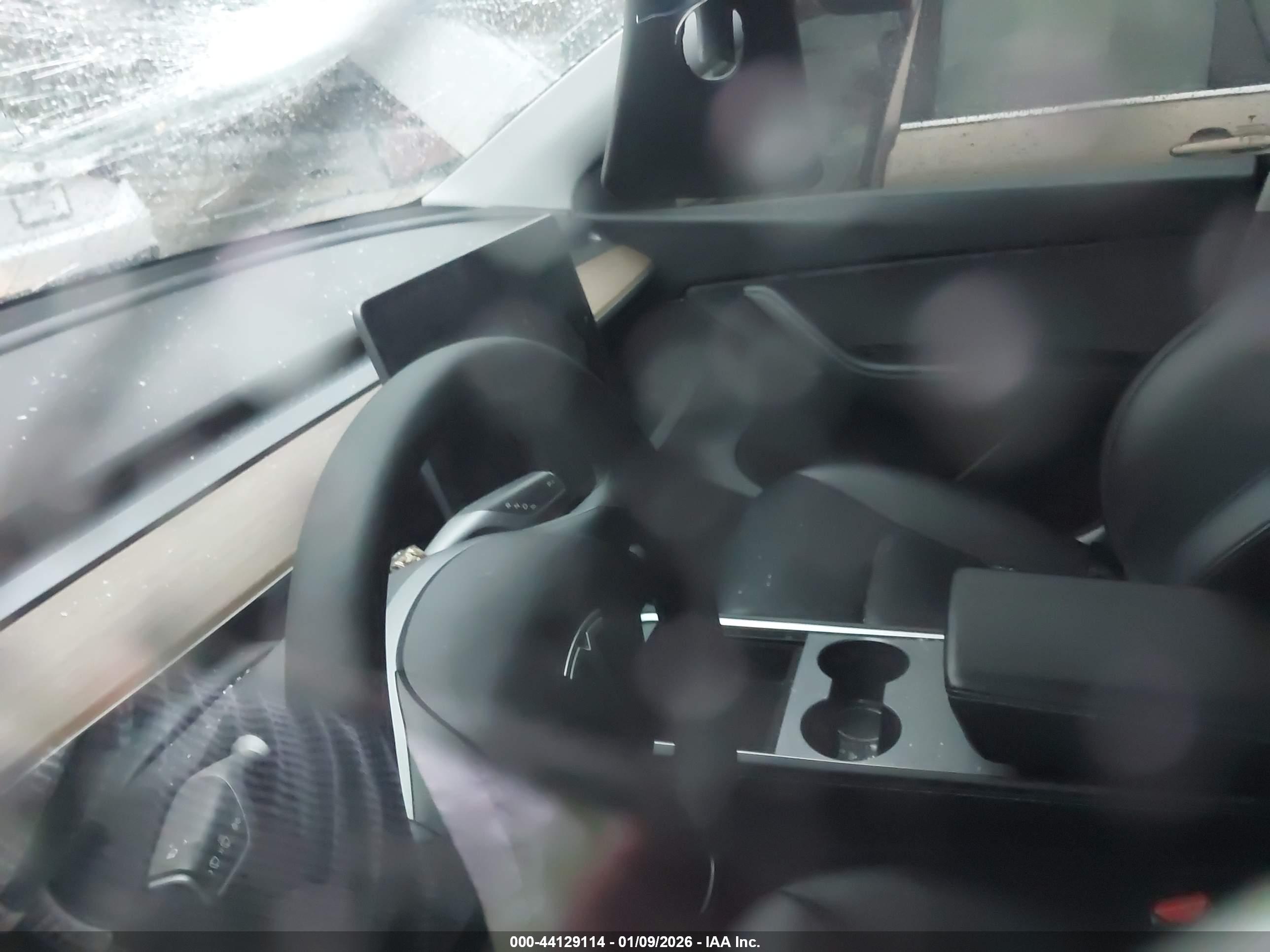 TESLA MODEL image 7