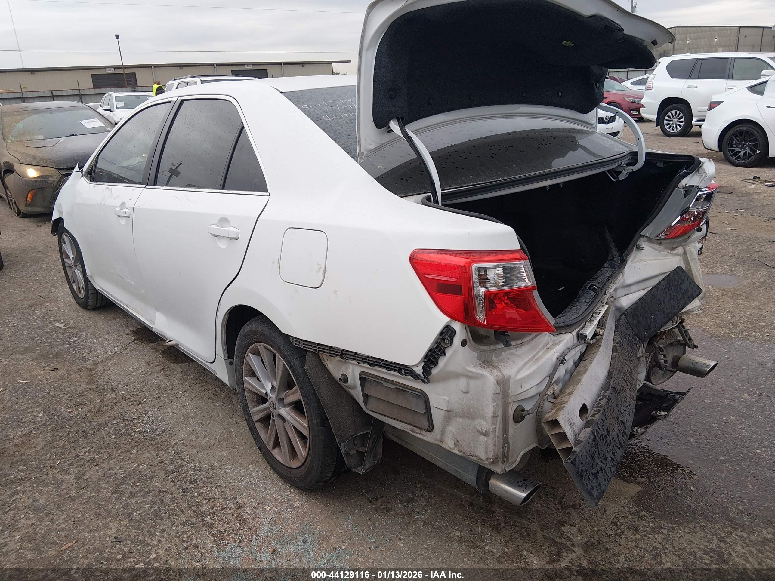 TOYOTA CAMRY image 3