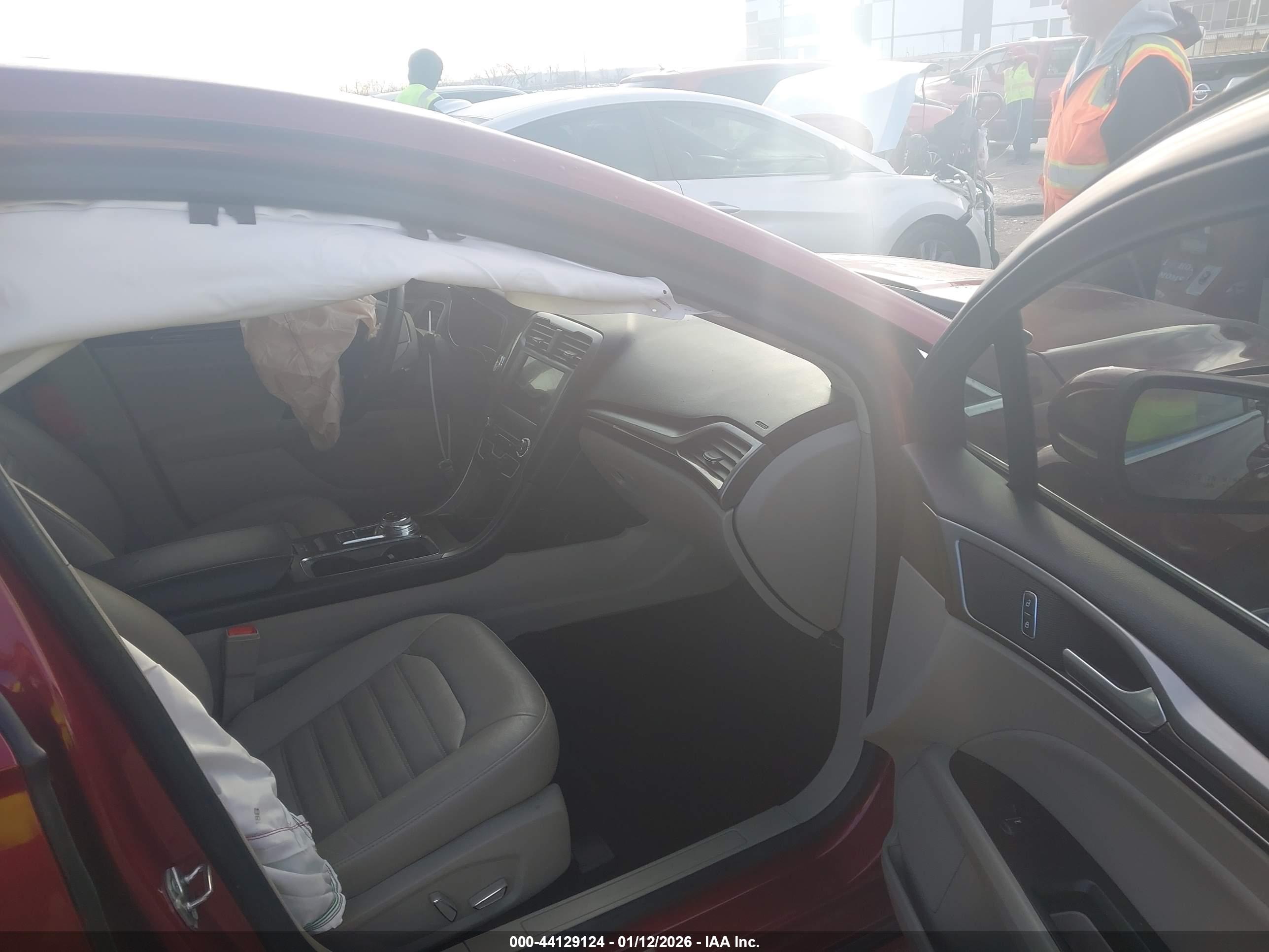 FORD FUSION image 5