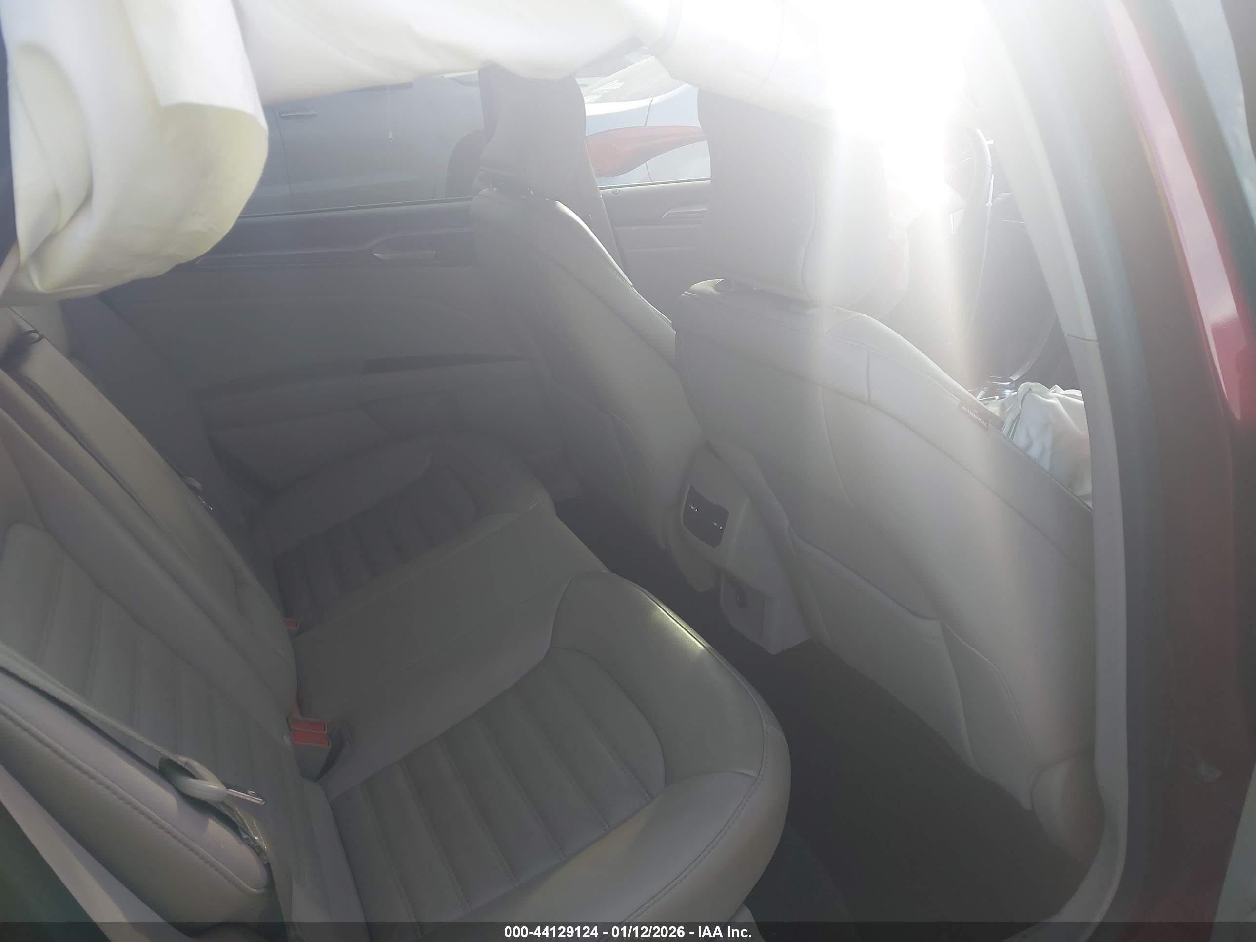 FORD FUSION image 8