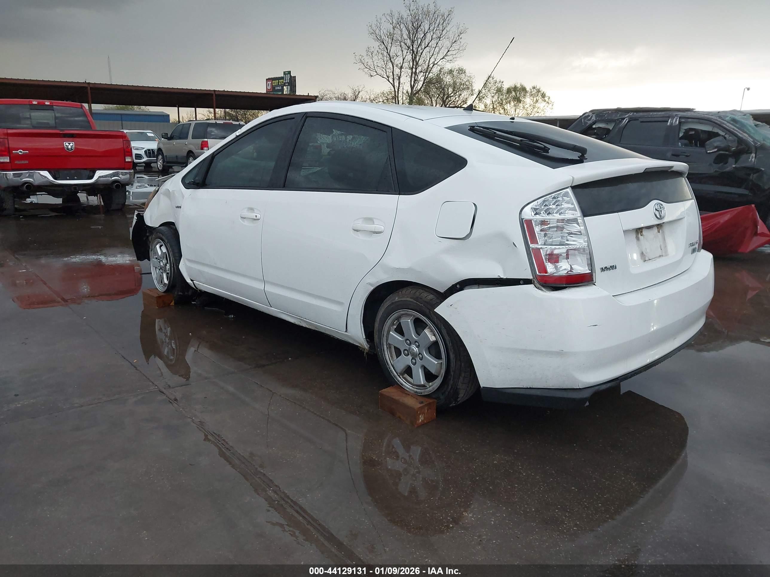 TOYOTA PRIUS image 3
