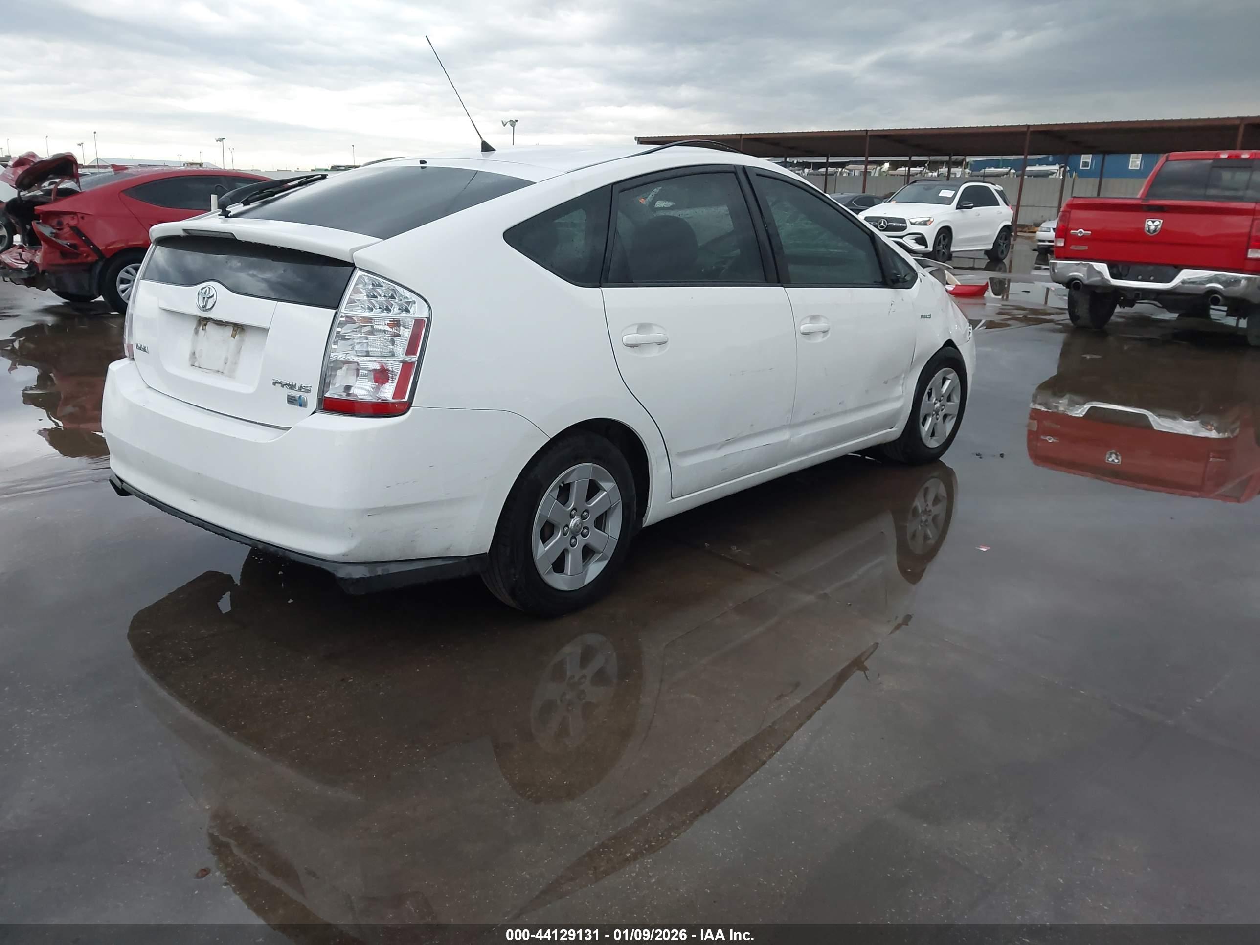 TOYOTA PRIUS image 4