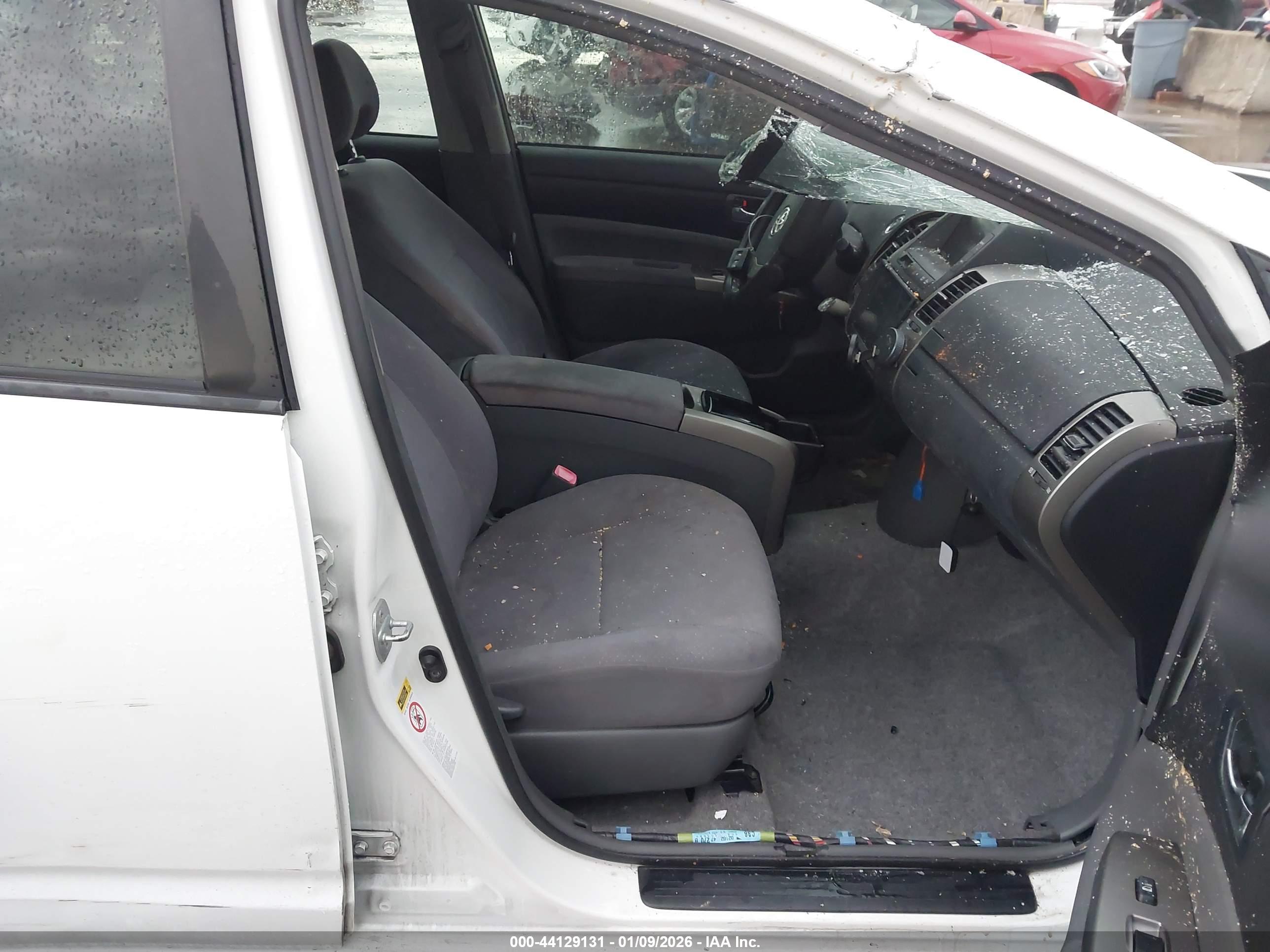 TOYOTA PRIUS image 5