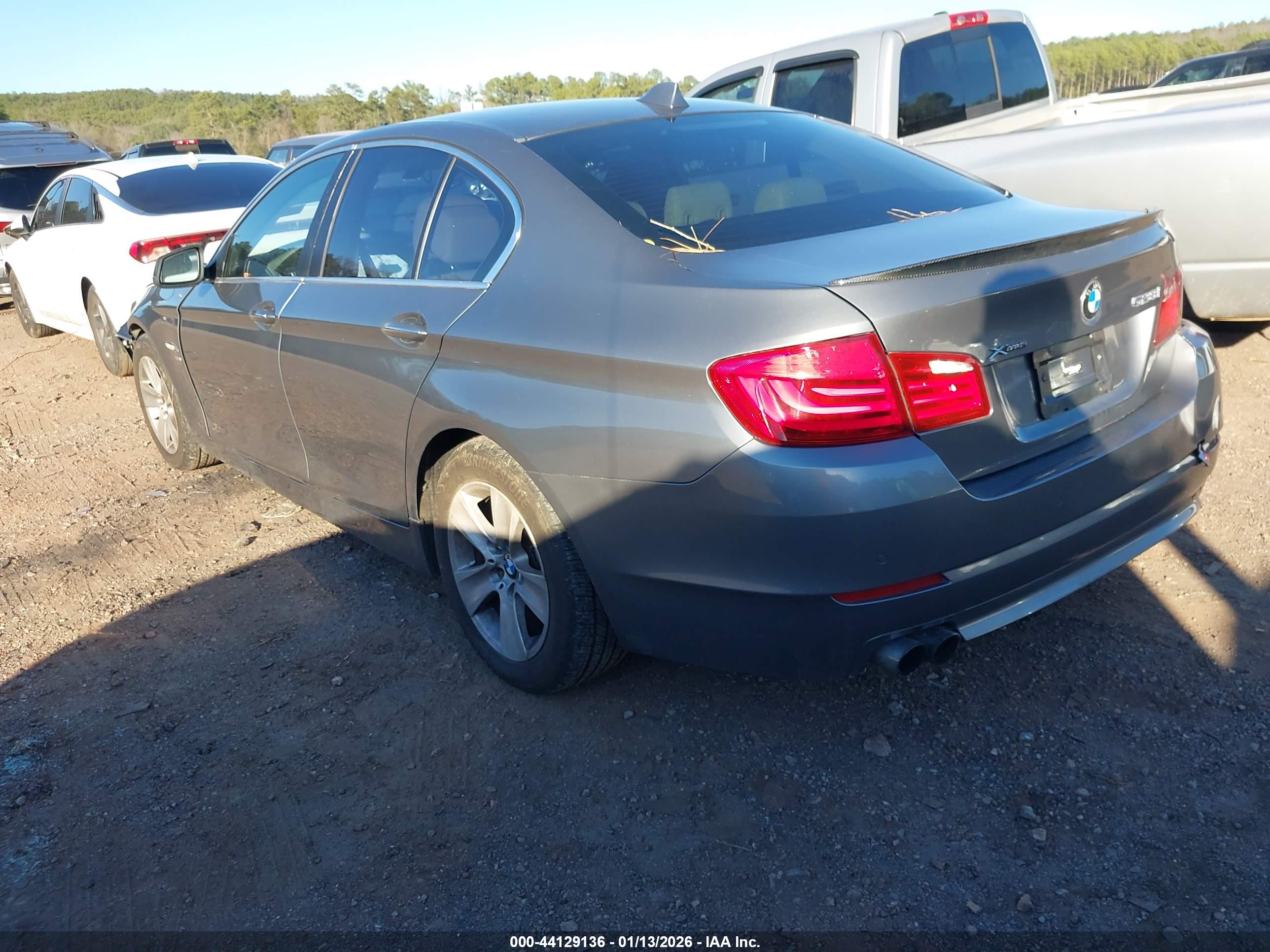 BMW 528I image 3