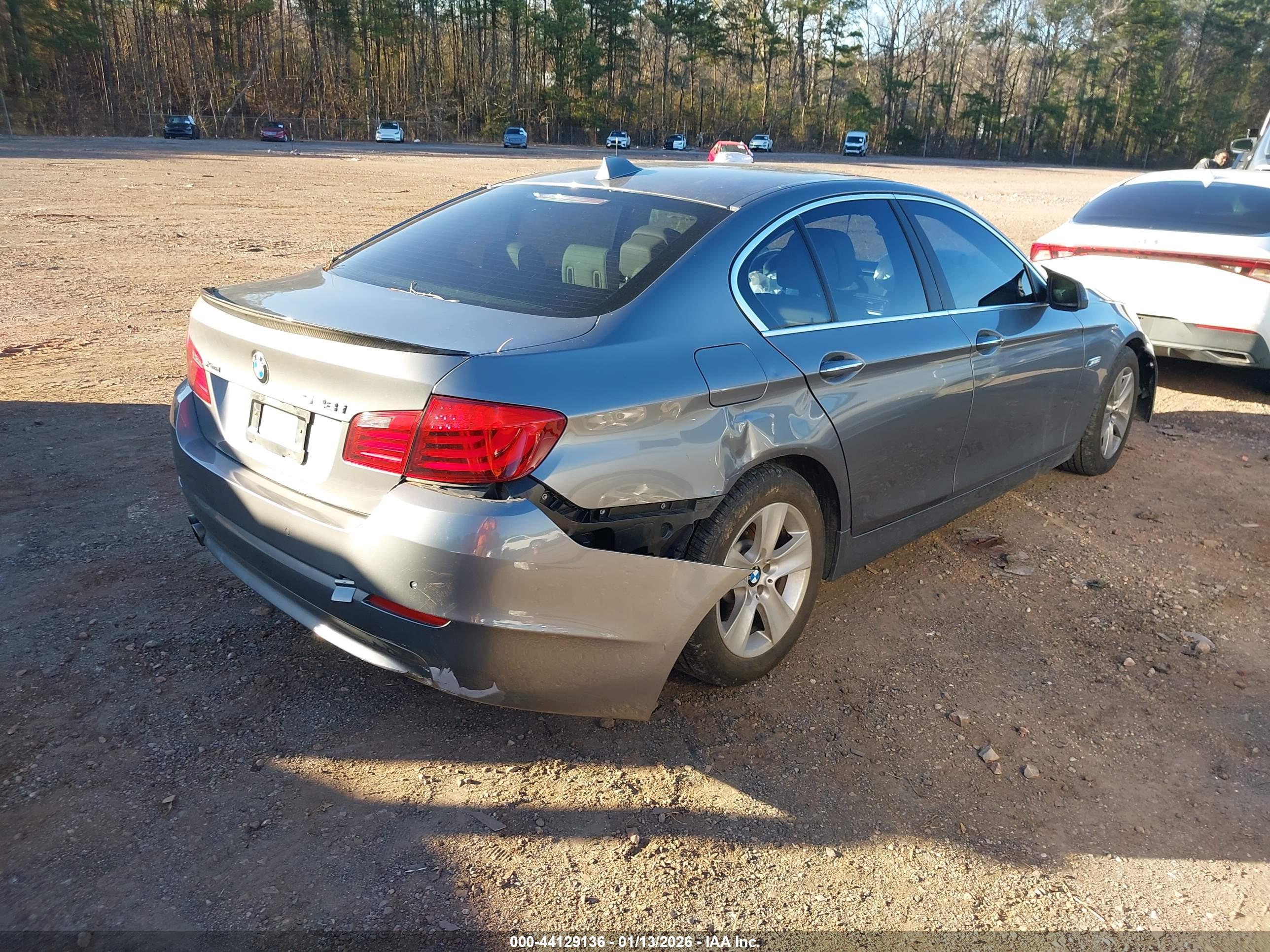 BMW 528I image 4