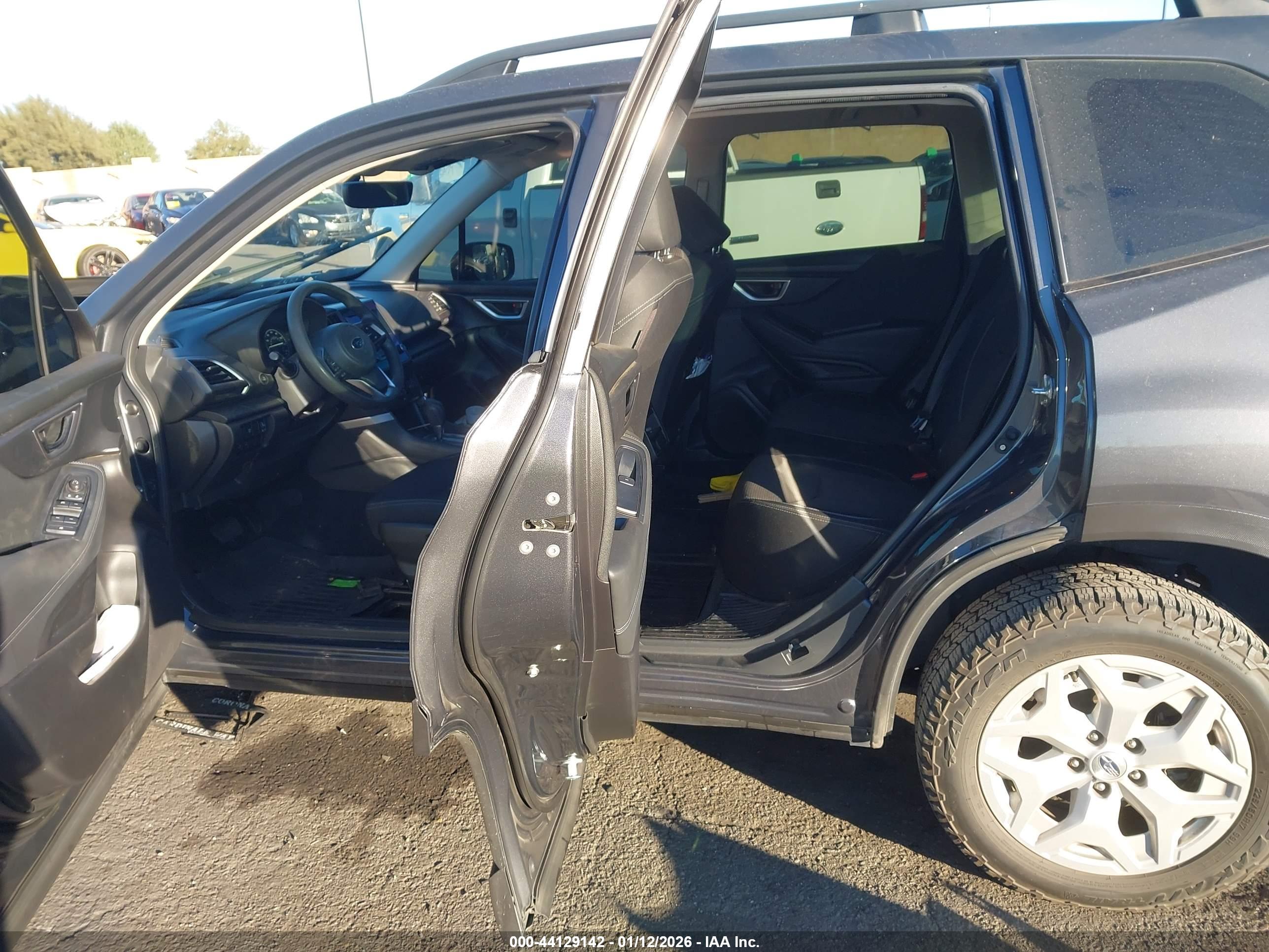SUBARU FORESTER image 8