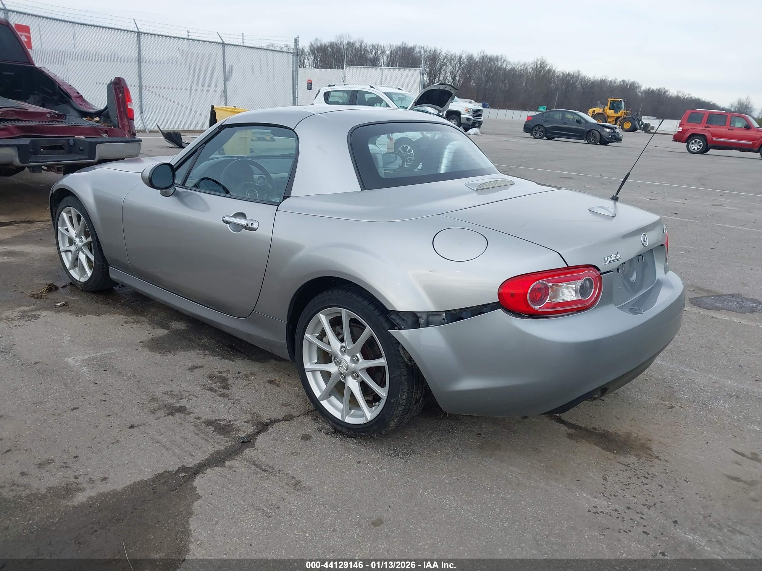 MAZDA MX-5 image 3