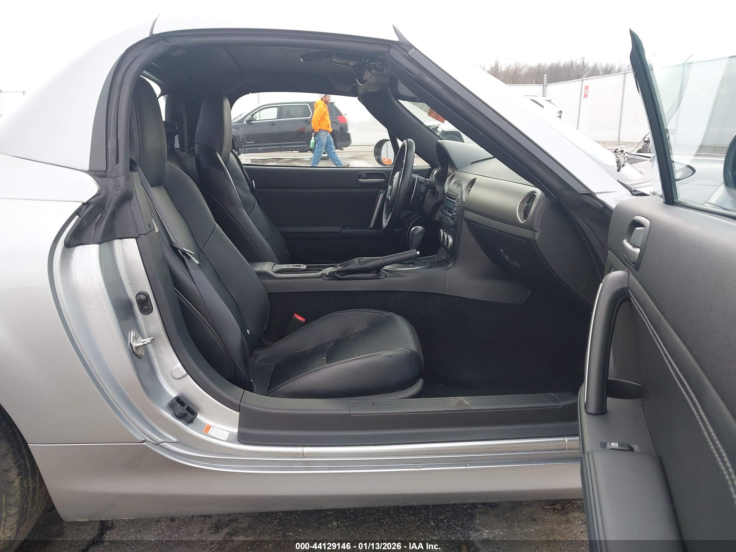 MAZDA MX-5 image 5
