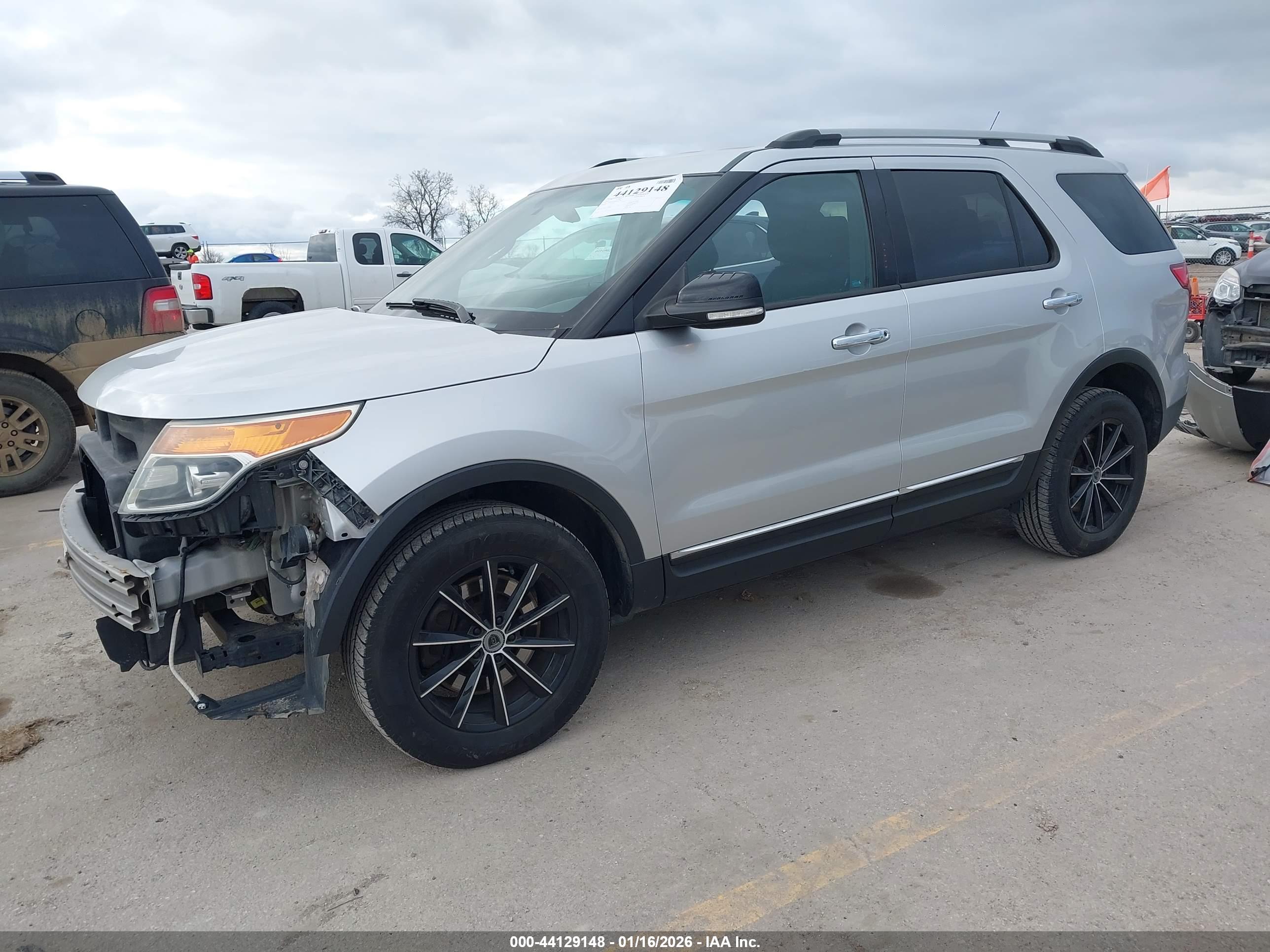 FORD EXPLORER image 2