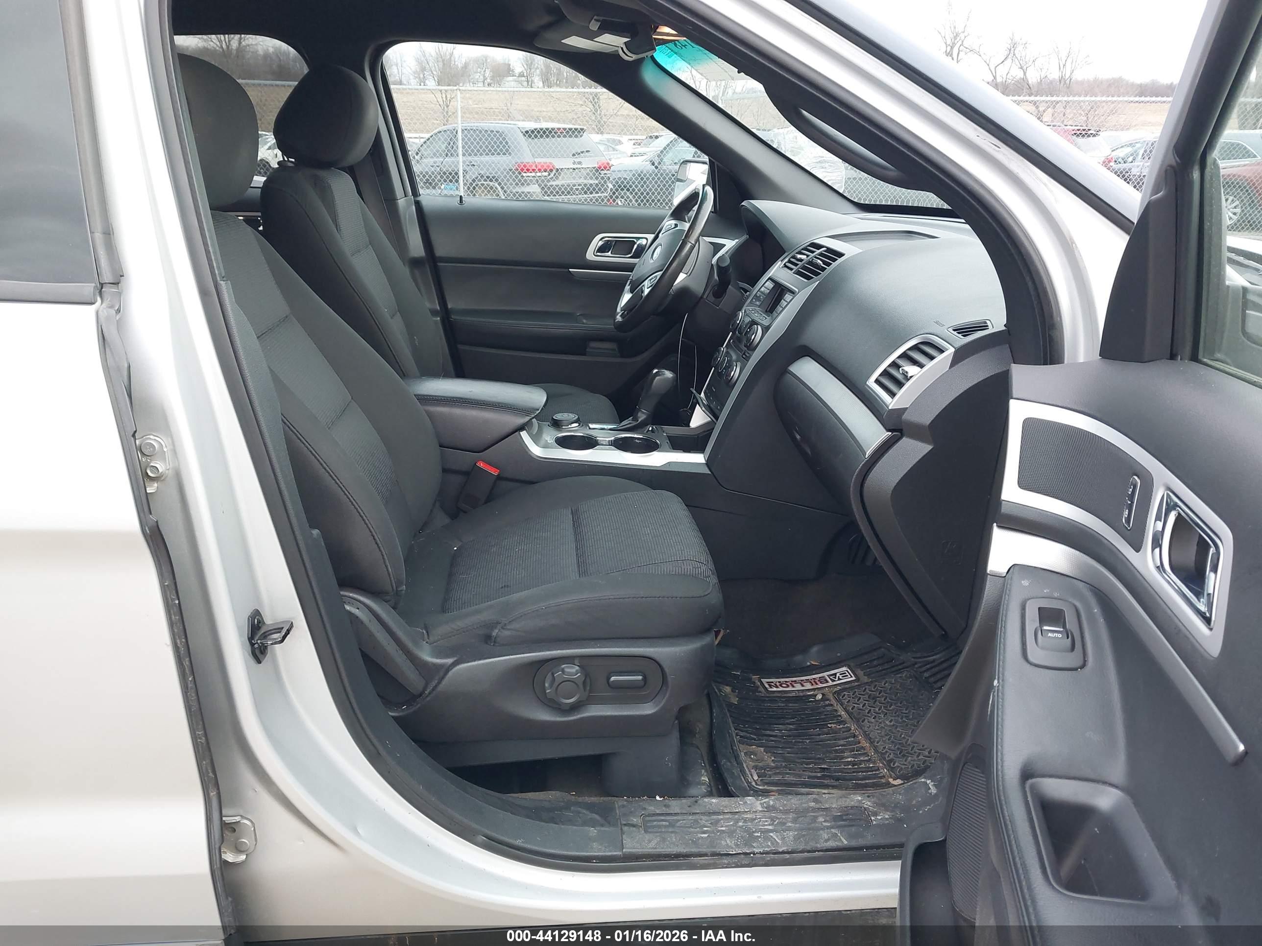FORD EXPLORER image 5