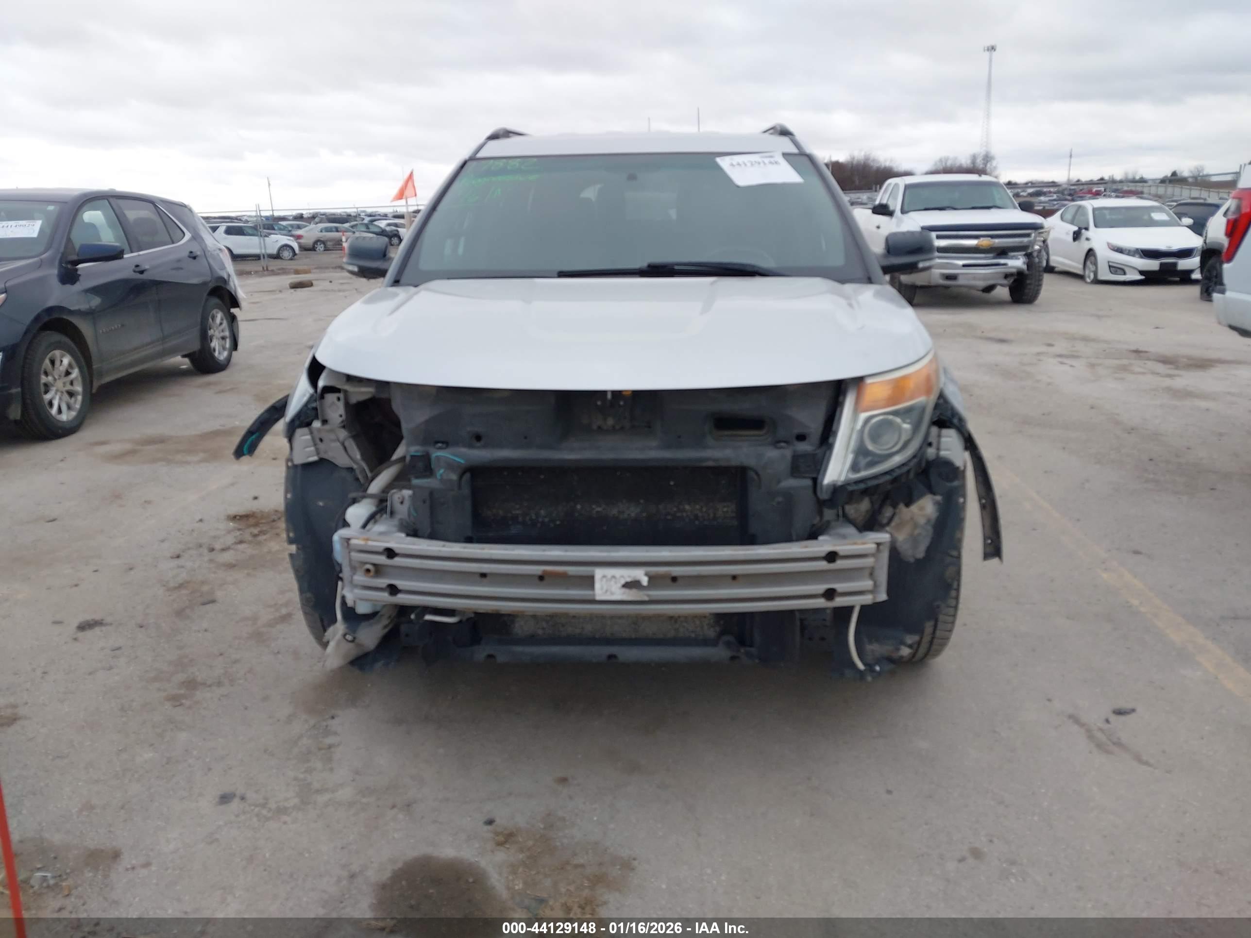 FORD EXPLORER image 6