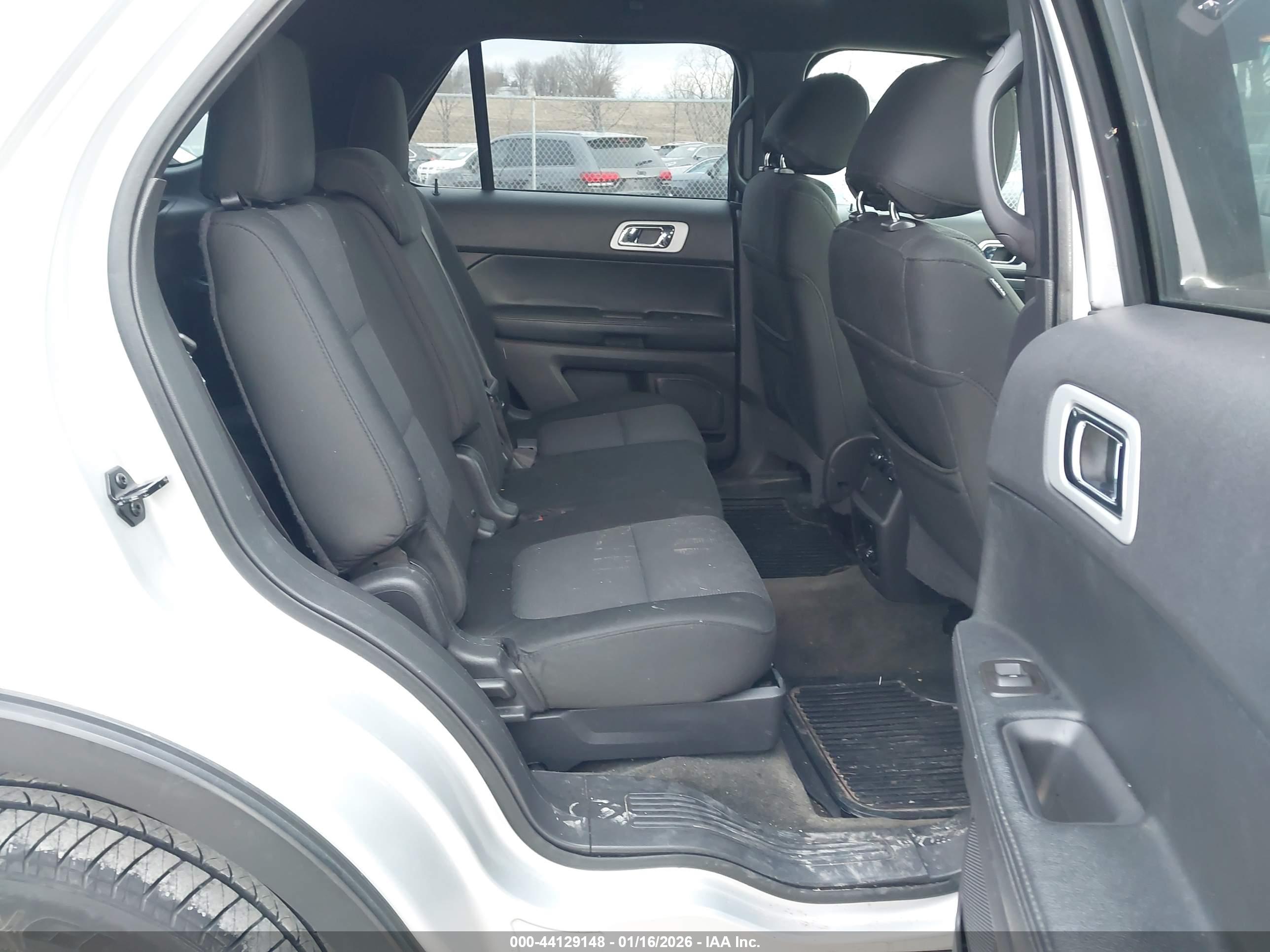 FORD EXPLORER image 8