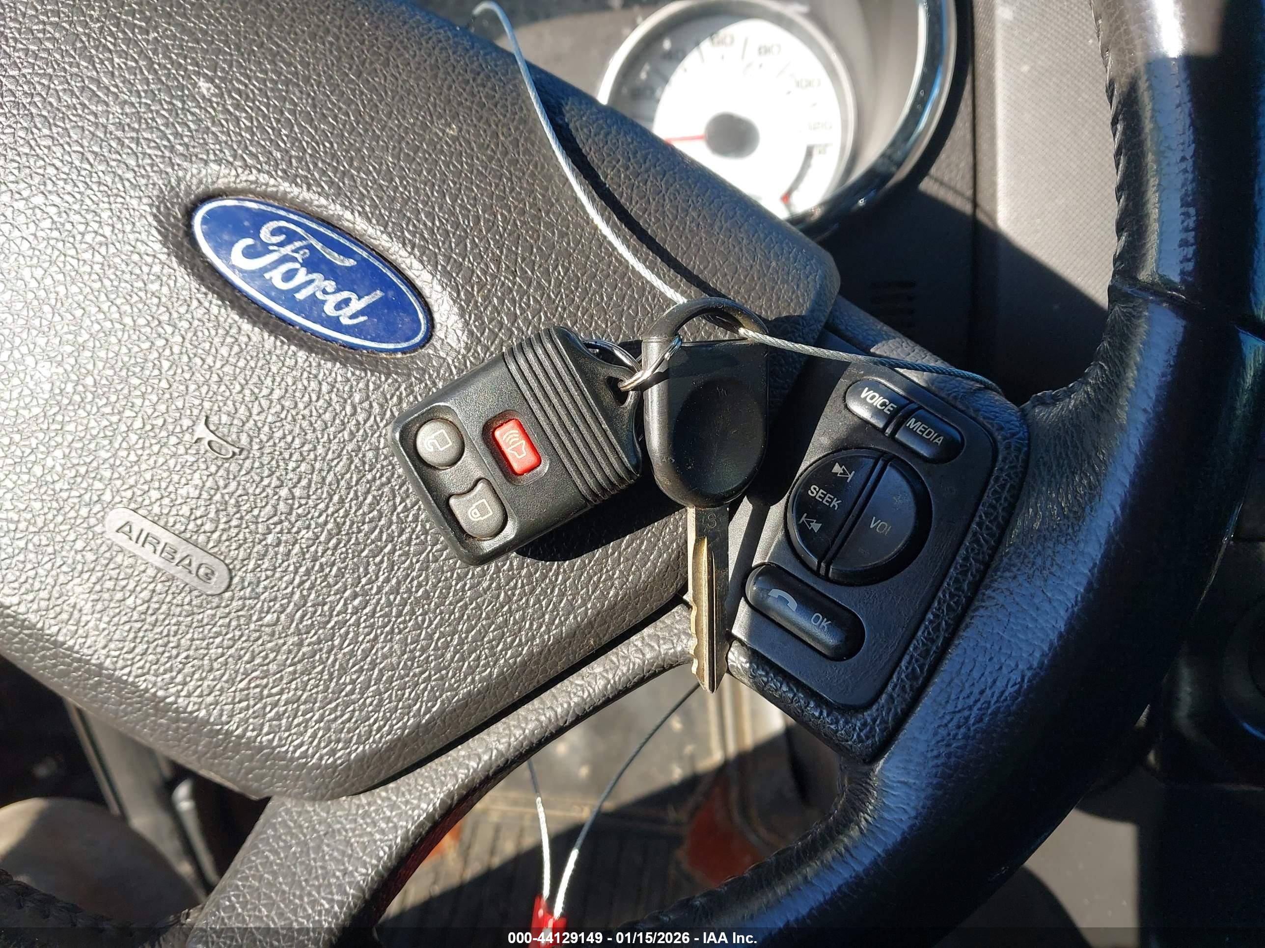 FORD EXPLORER image 11