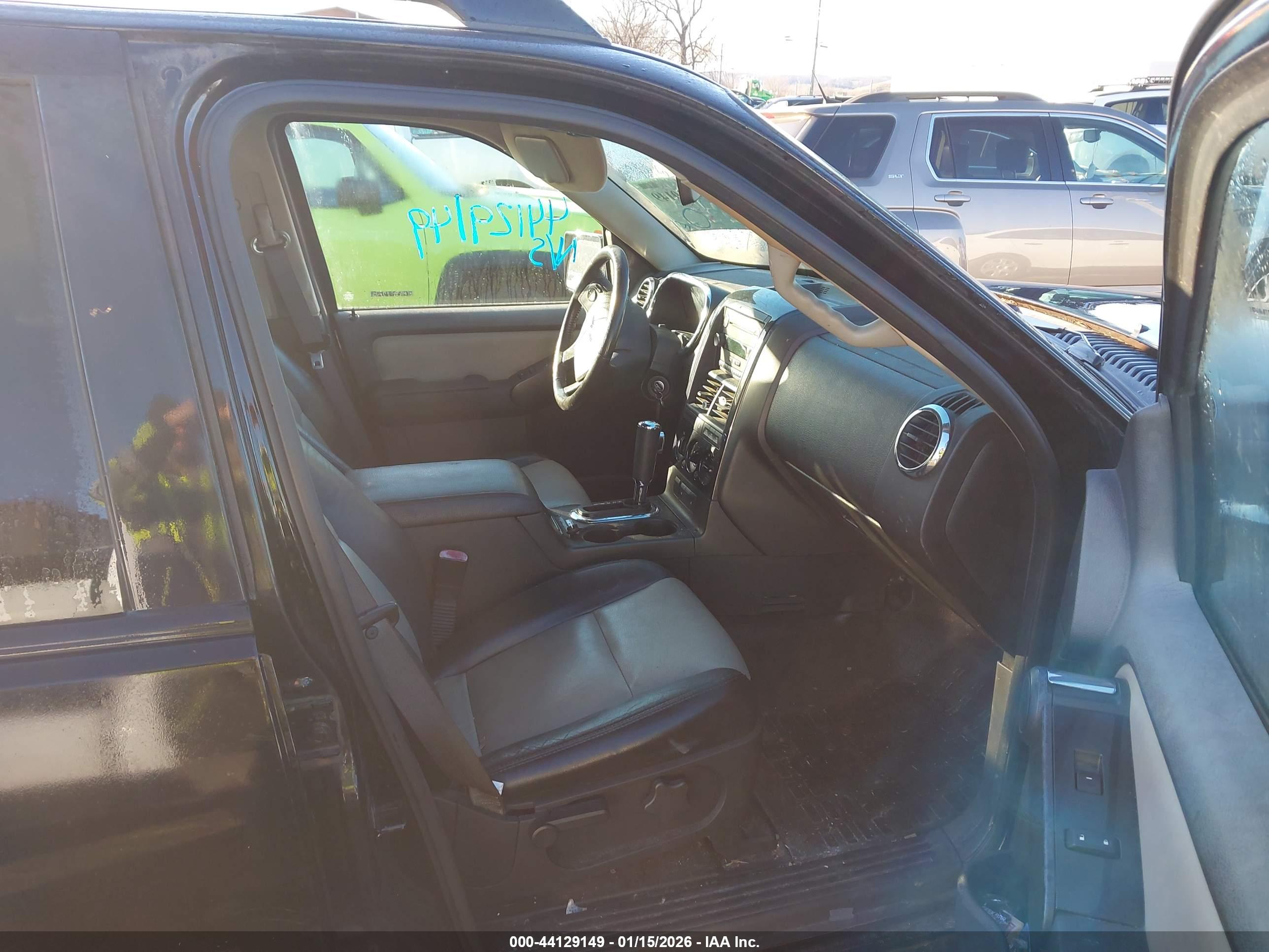 FORD EXPLORER image 5