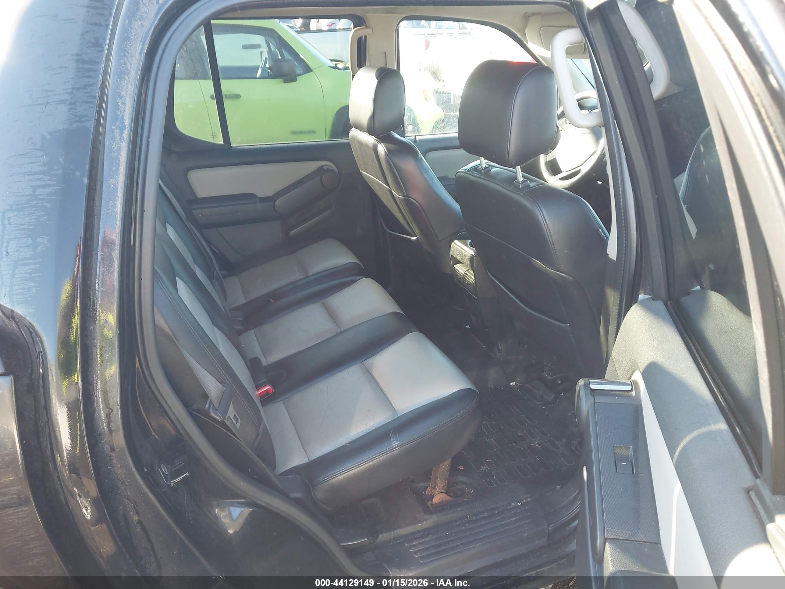 FORD EXPLORER image 8