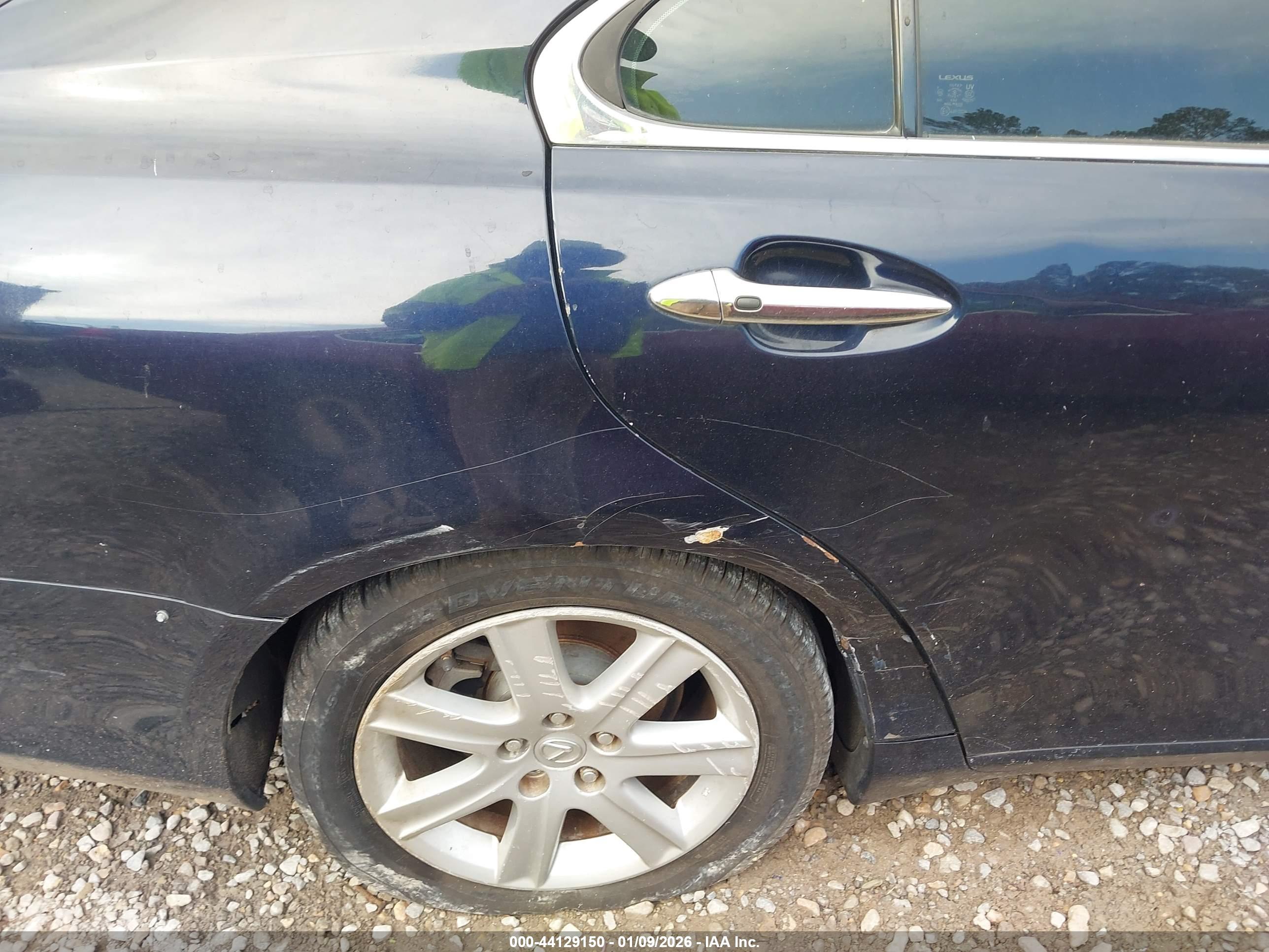 LEXUS ES image 6