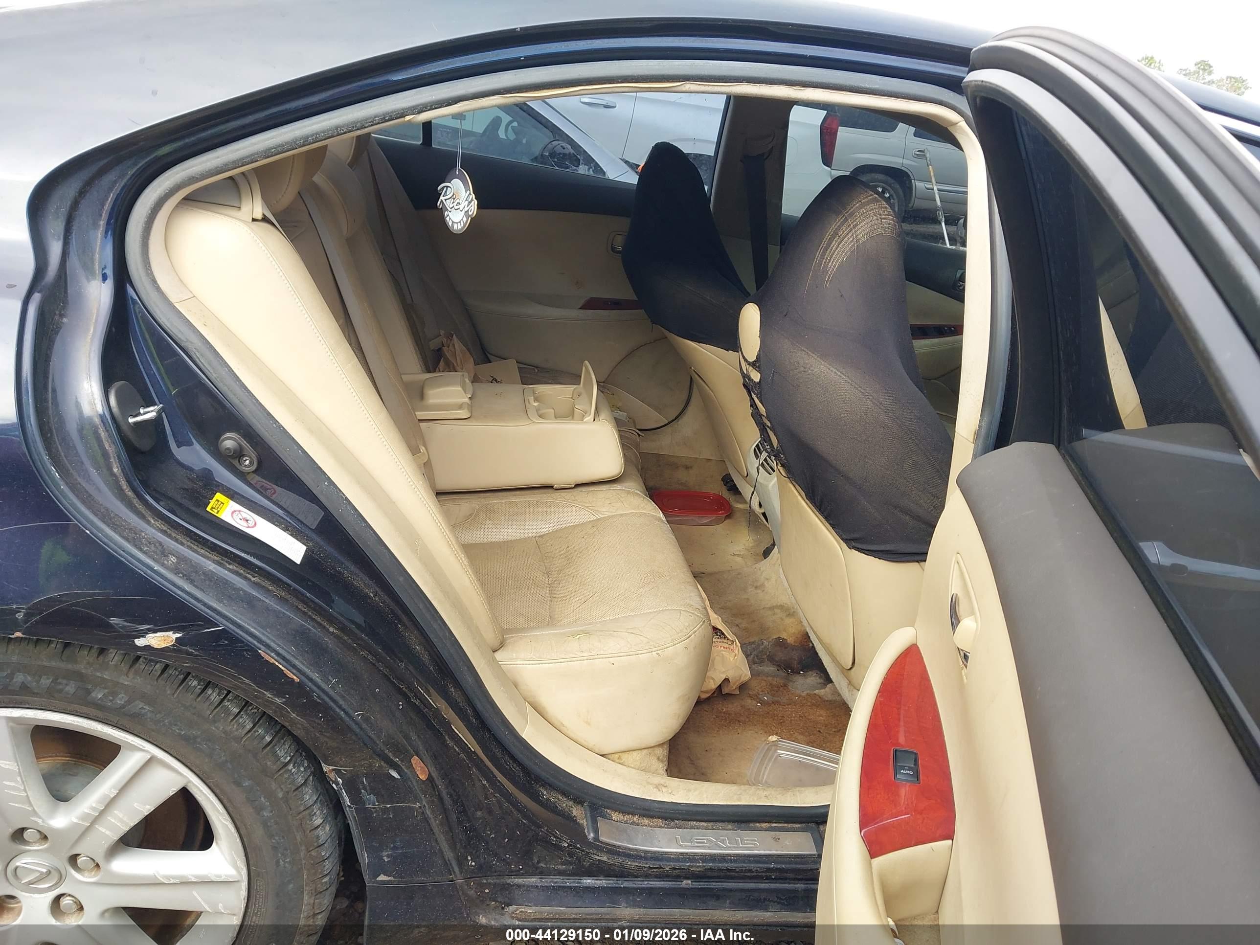 LEXUS ES image 8