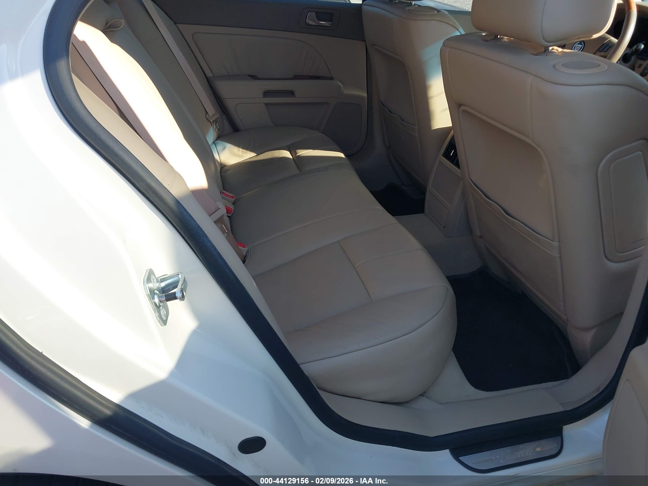 CADILLAC STS image 8