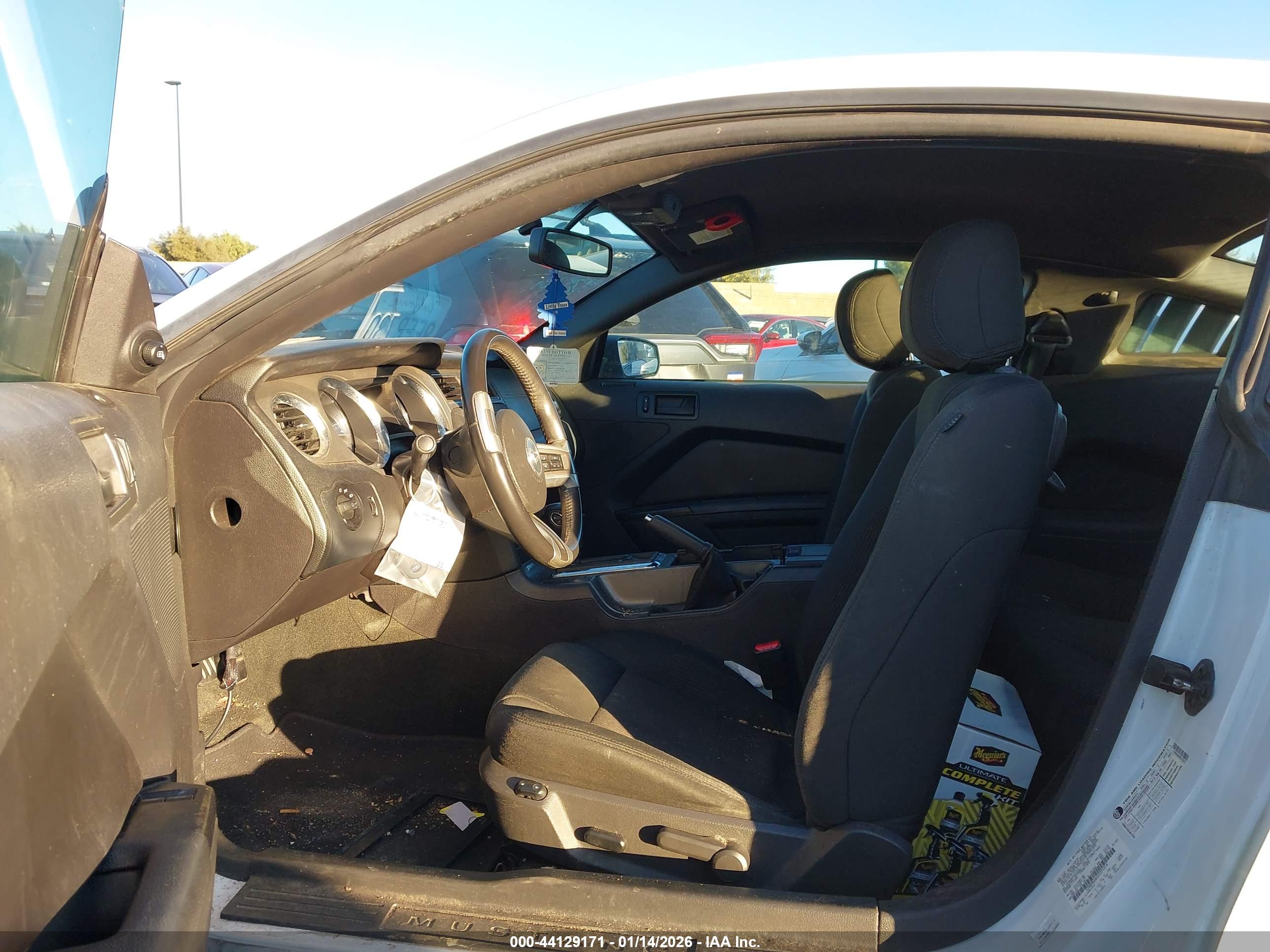 FORD MUSTANG image 5