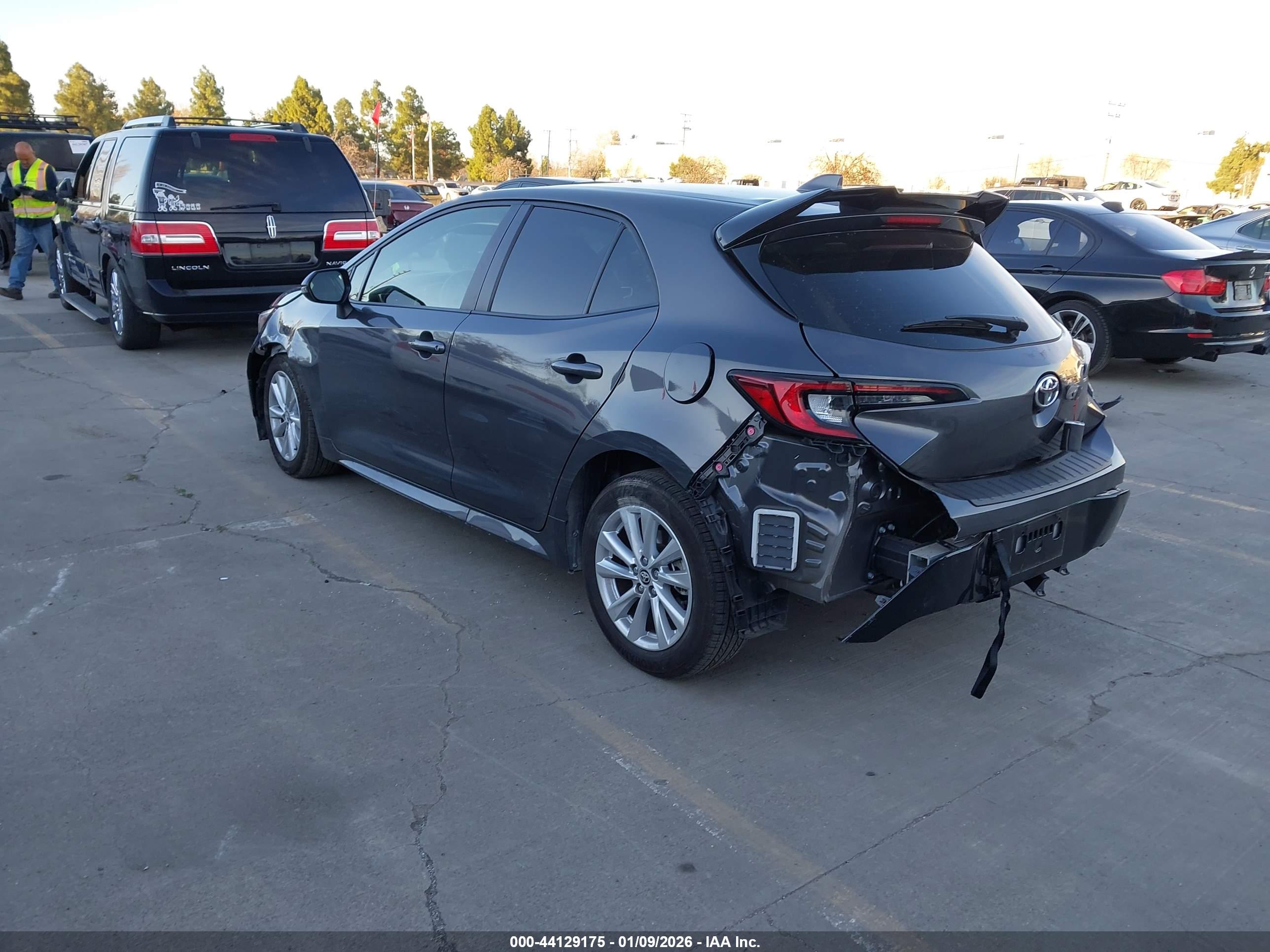 TOYOTA COROLLA image 3