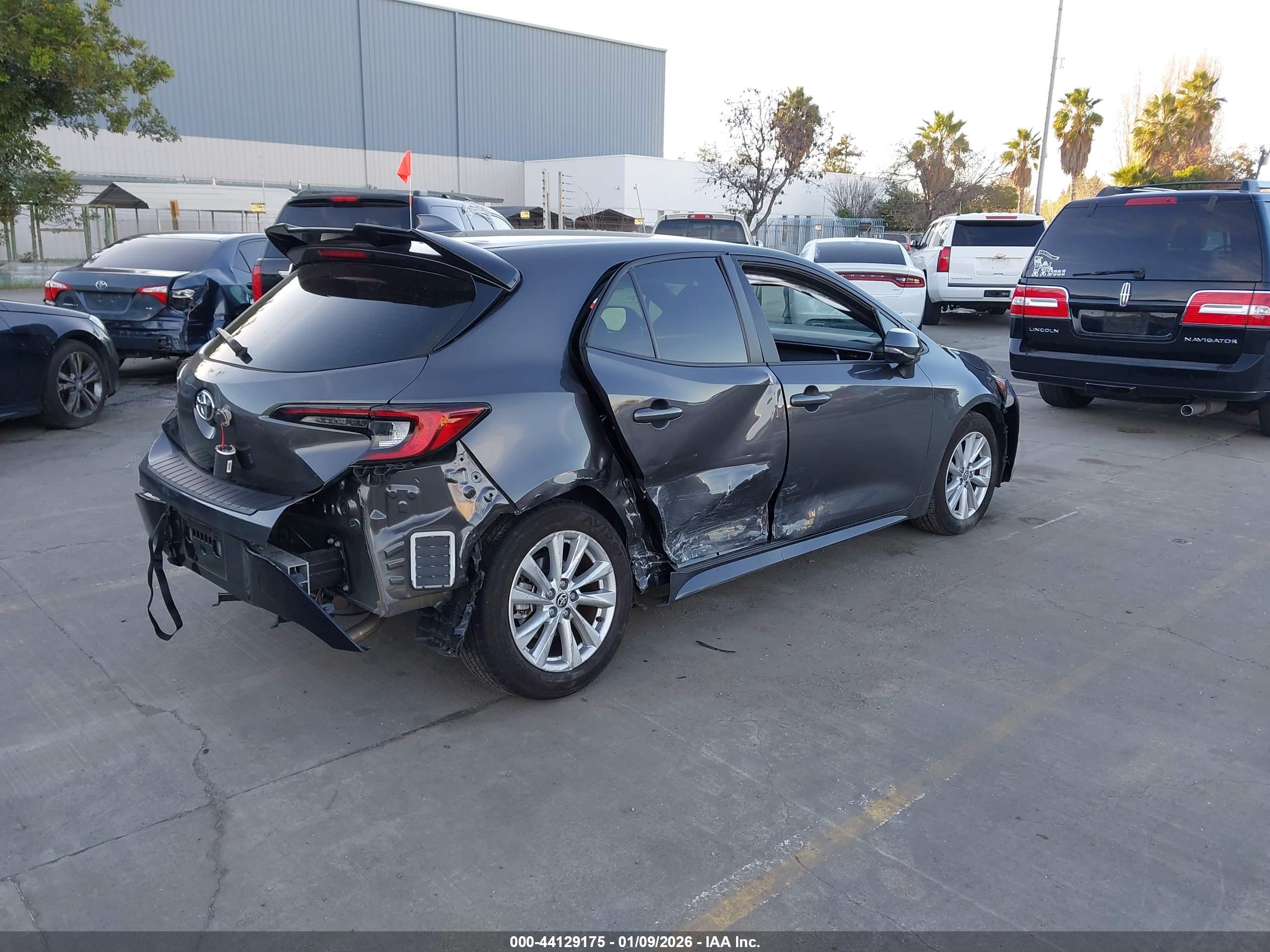 TOYOTA COROLLA image 4