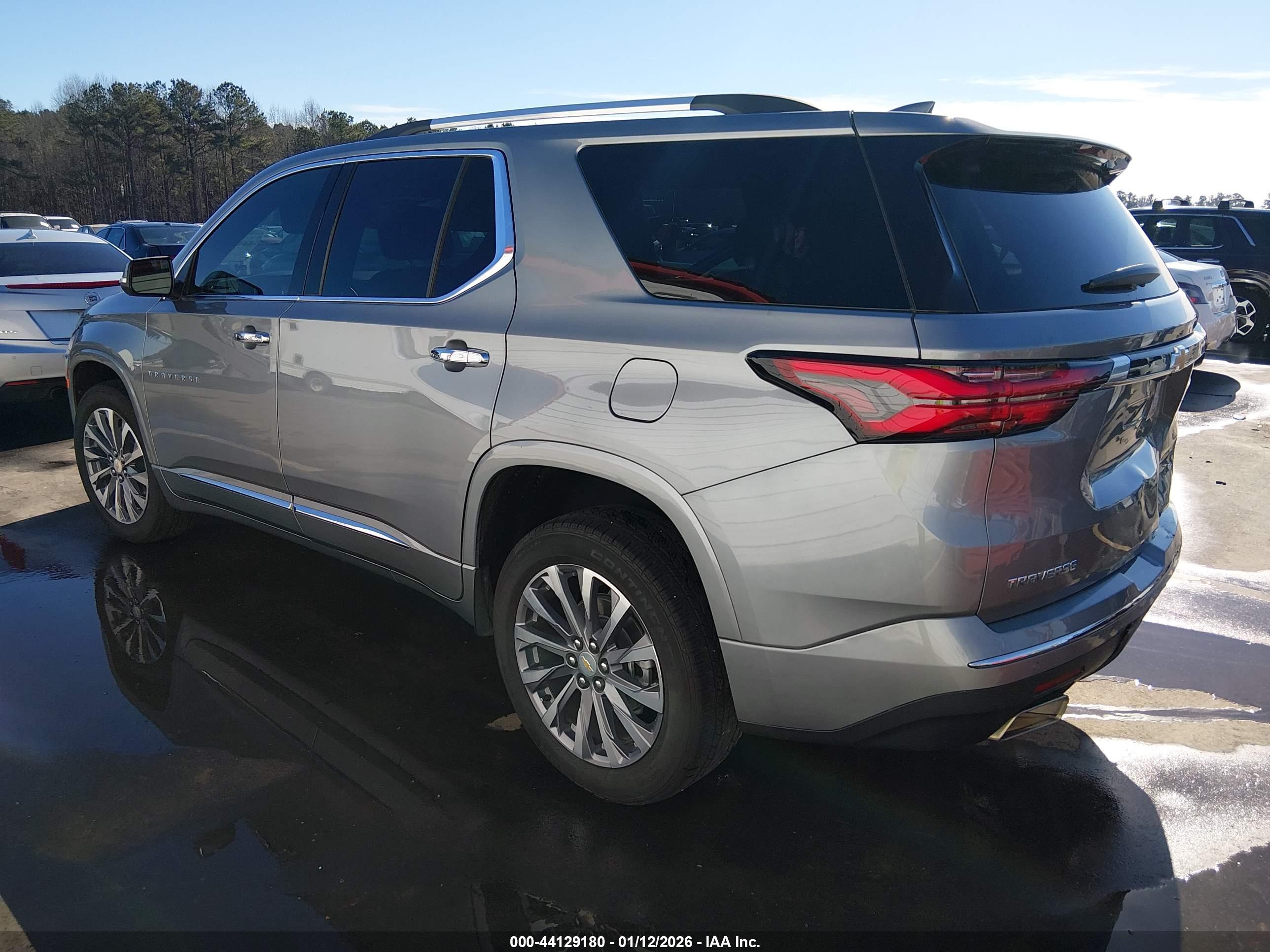 CHEVROLET TRAVERSE image 3