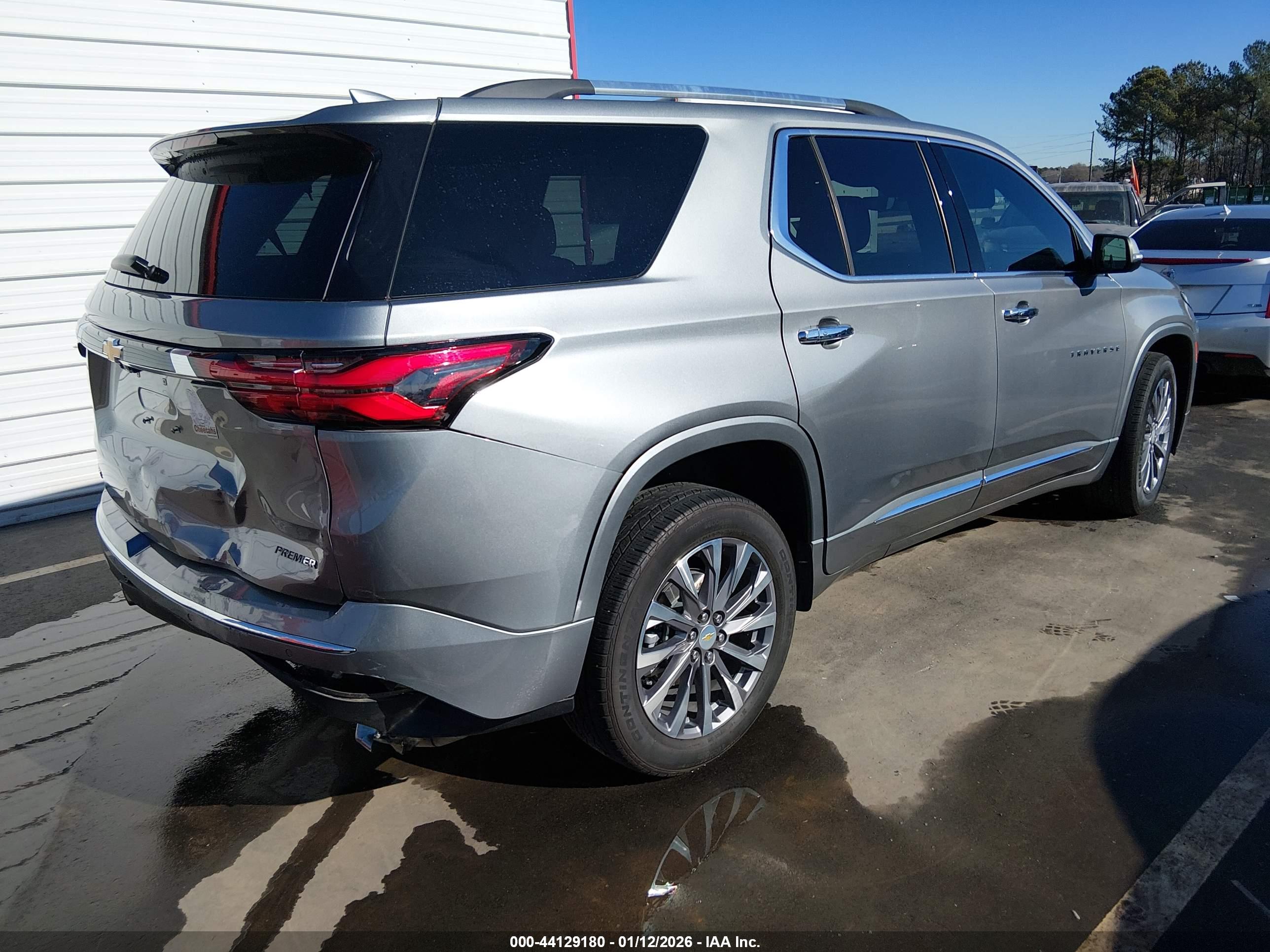 CHEVROLET TRAVERSE image 4