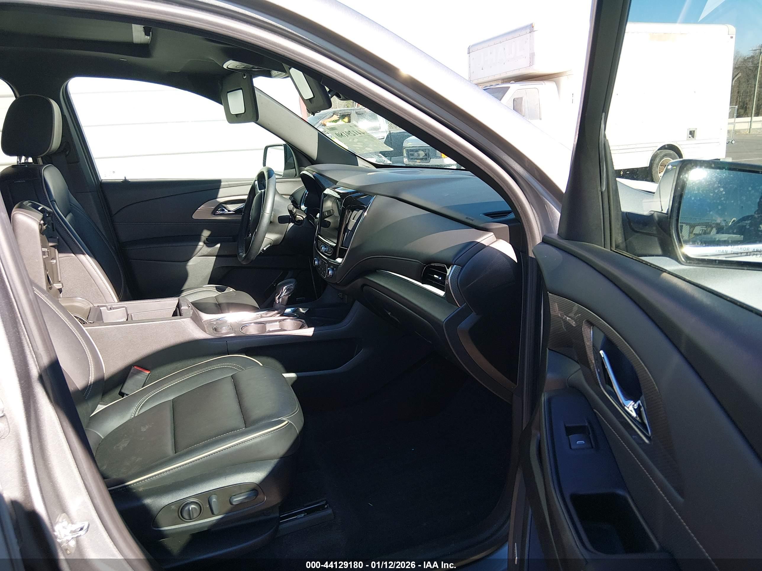 CHEVROLET TRAVERSE image 5