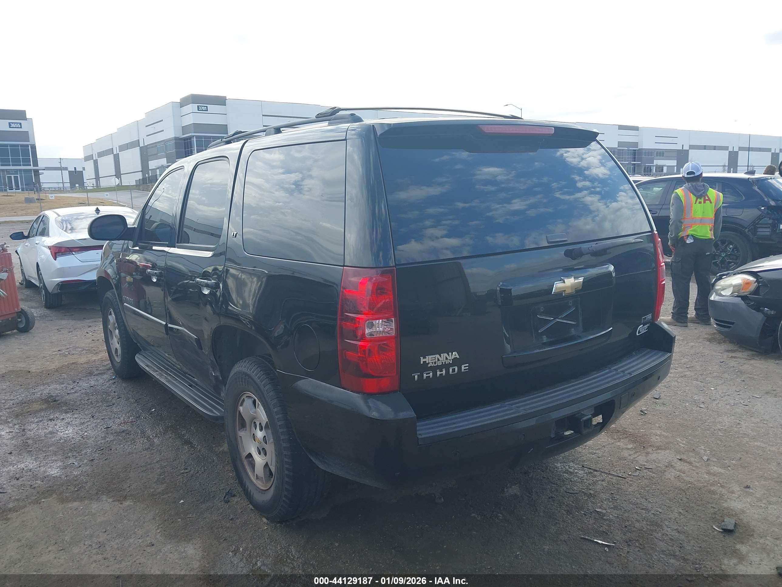 CHEVROLET TAHOE image 3