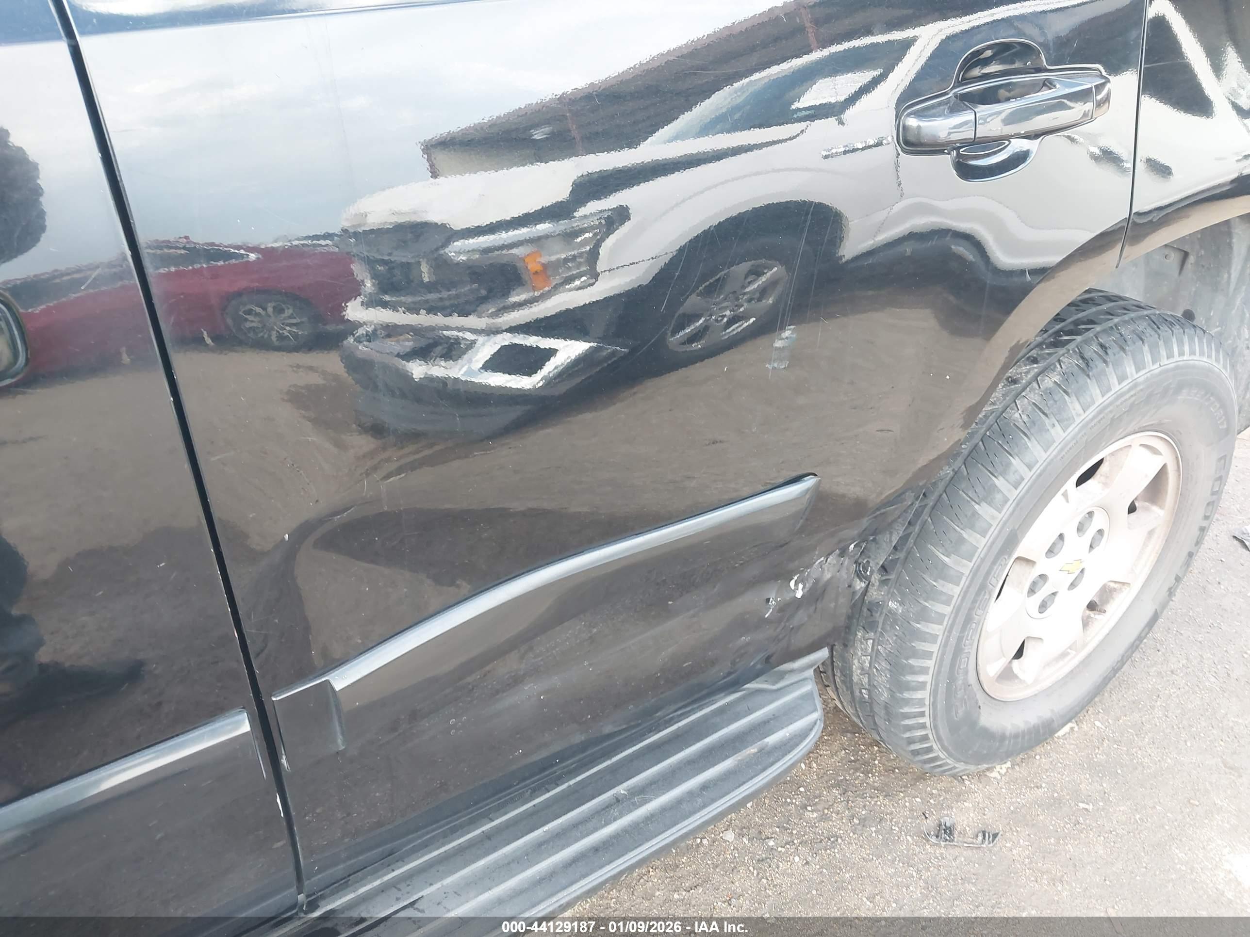 CHEVROLET TAHOE image 6