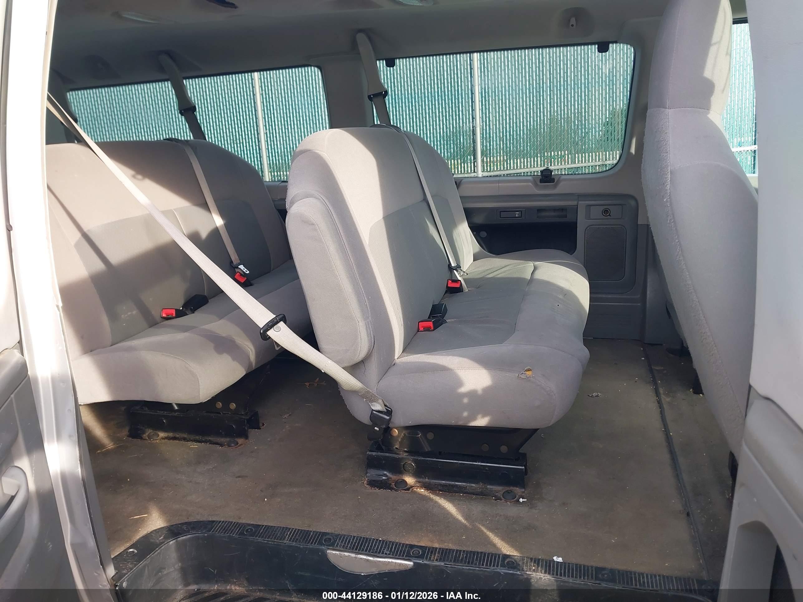 FORD E-350 image 8