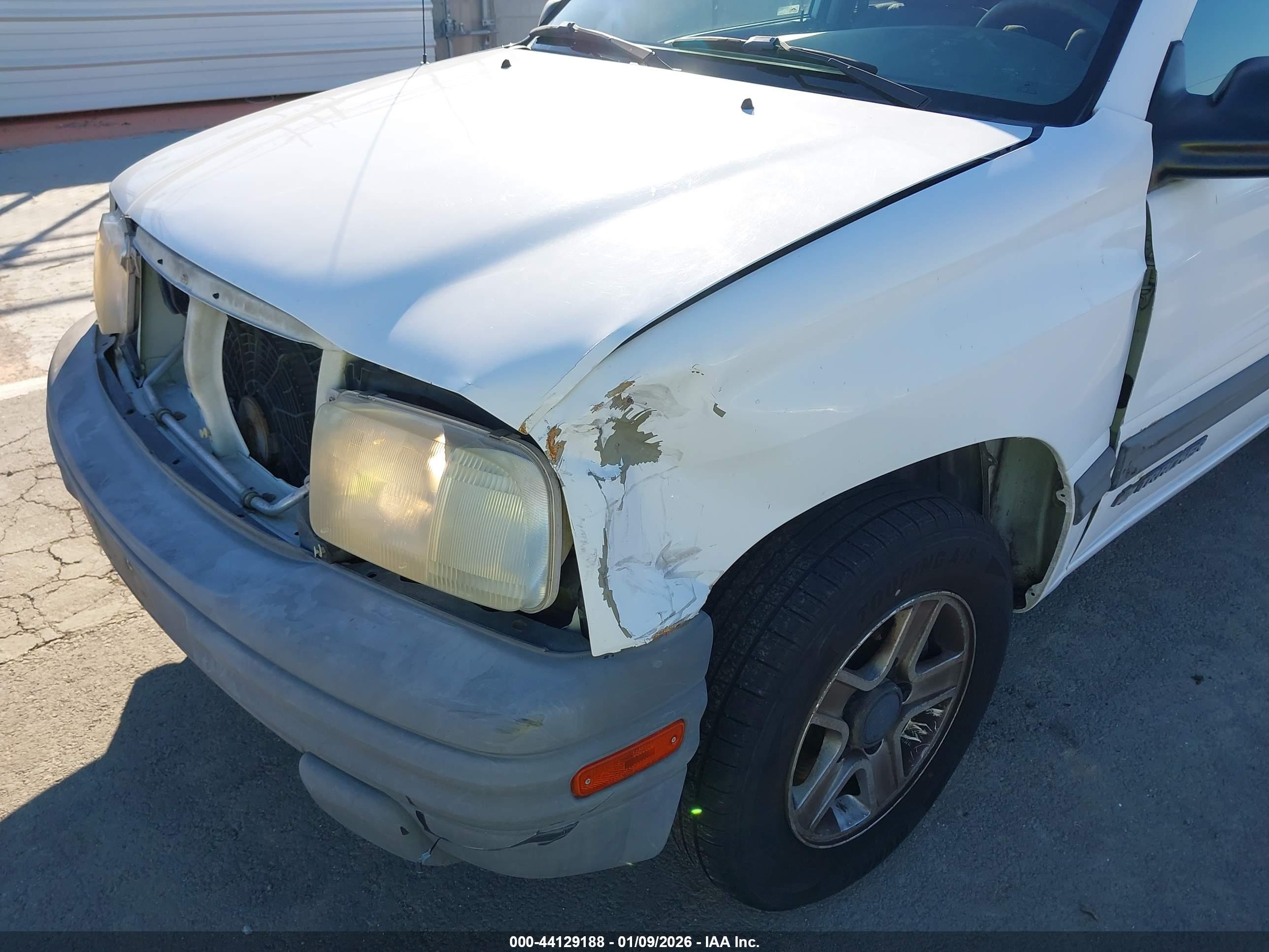 CHEVROLET TRACKER image 6