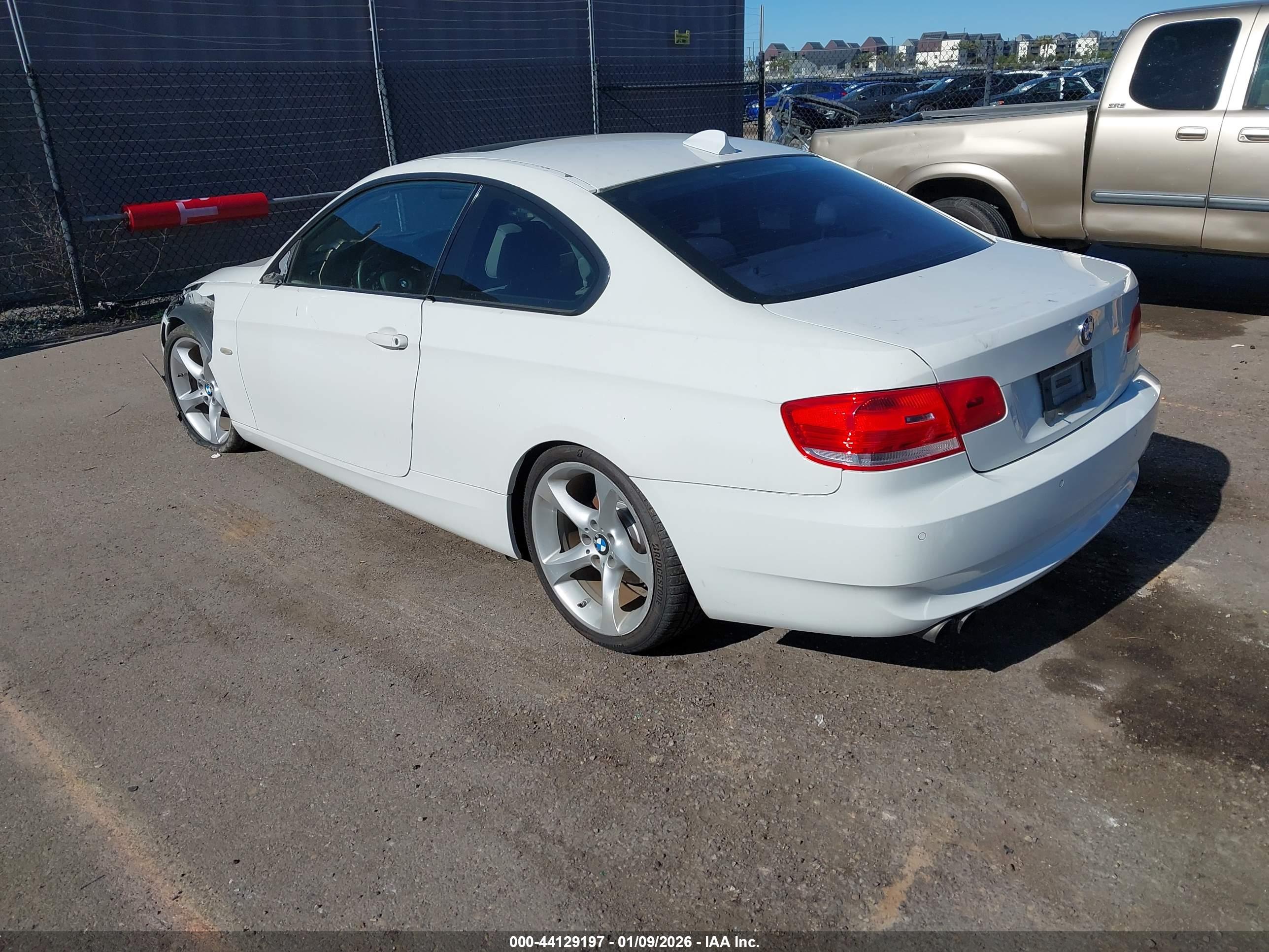 BMW 328I image 3