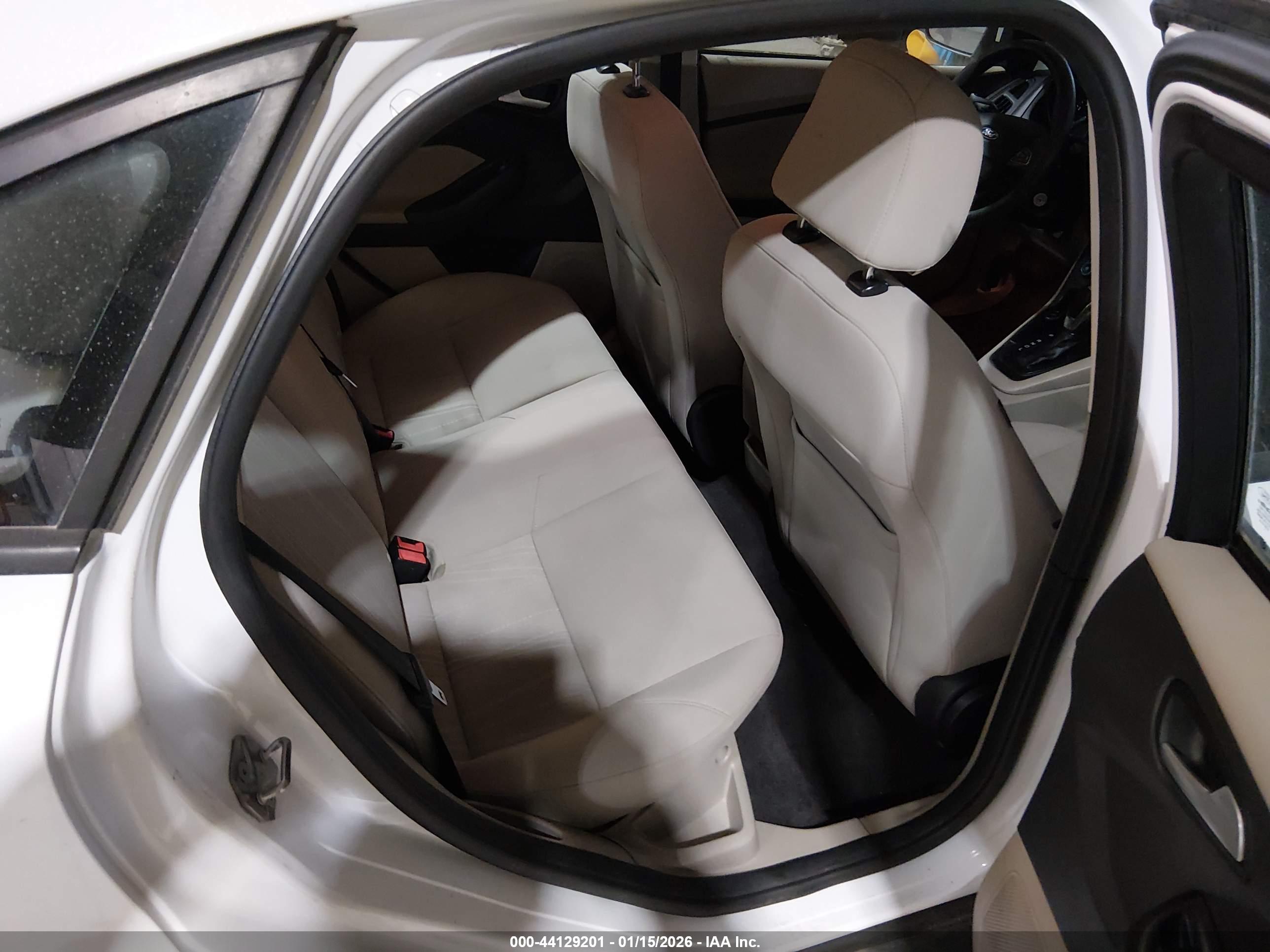 FORD FOCUS image 8