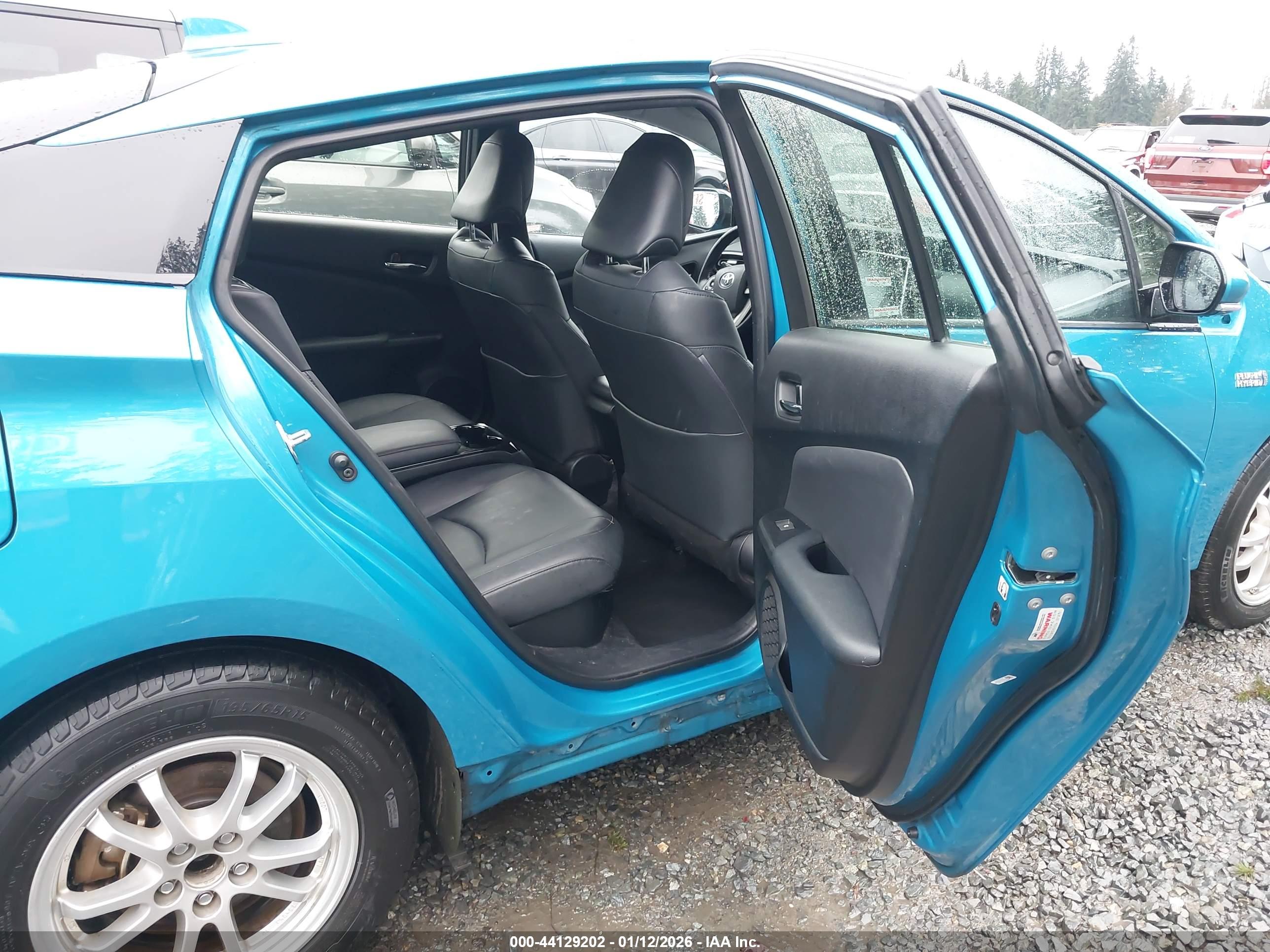TOYOTA PRIUS image 8