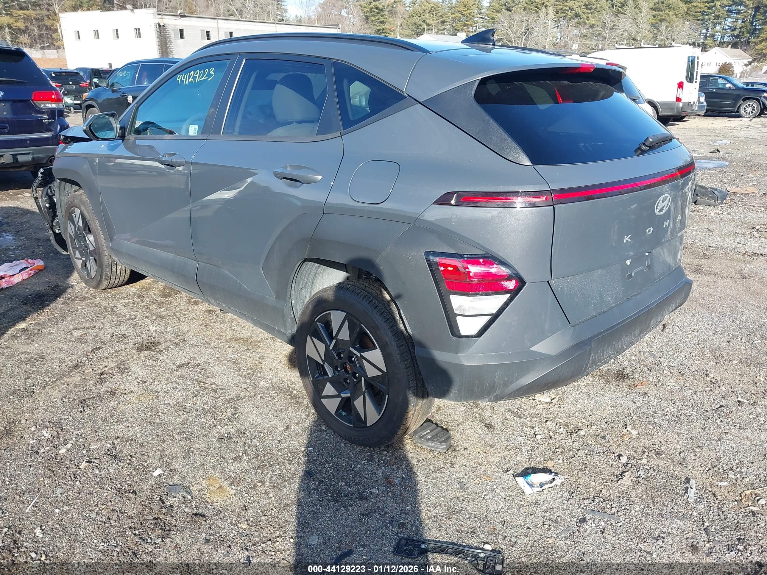 HYUNDAI KONA image 3