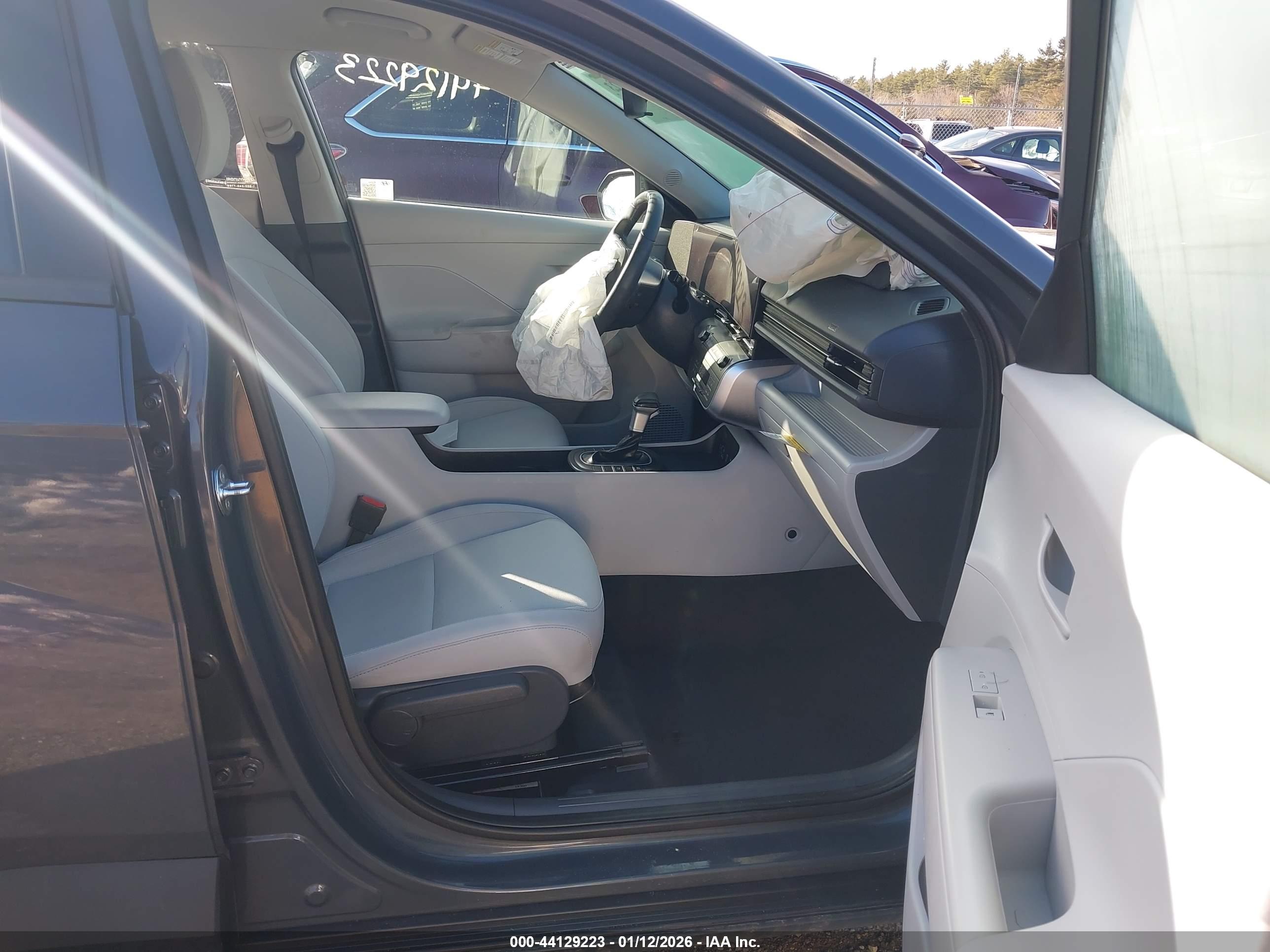 HYUNDAI KONA image 5