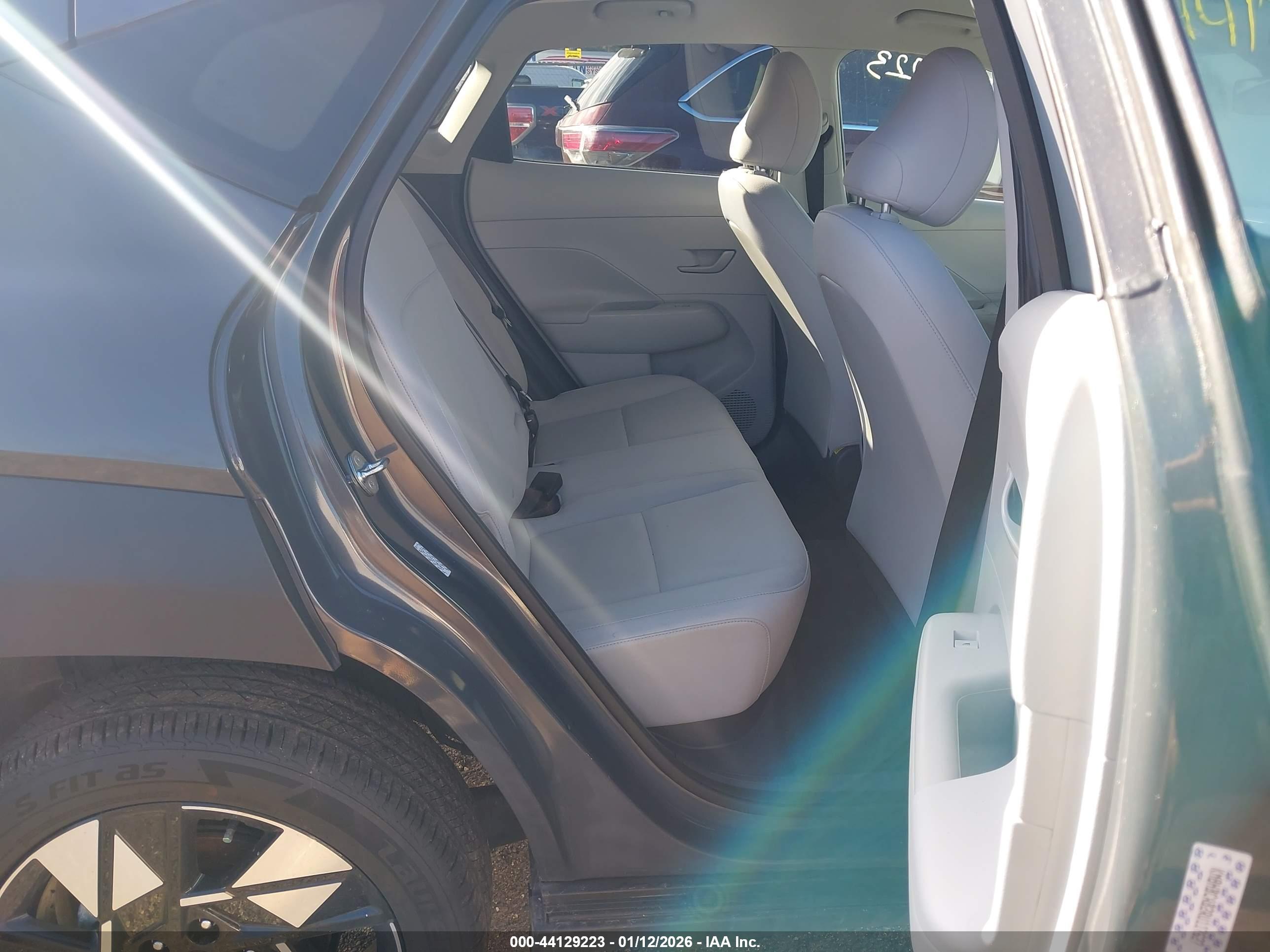 HYUNDAI KONA image 8