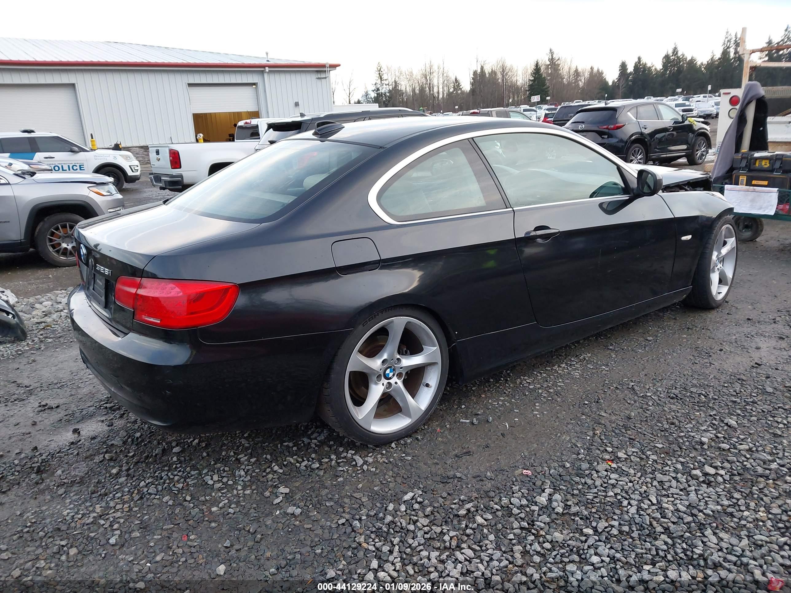 BMW 328I image 4