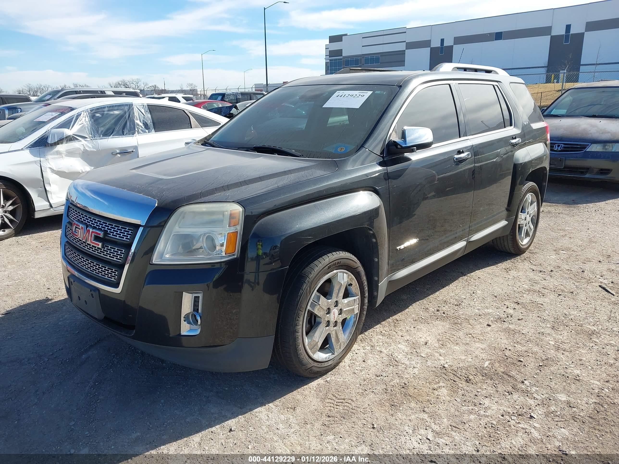 GMC TERRAIN image 2