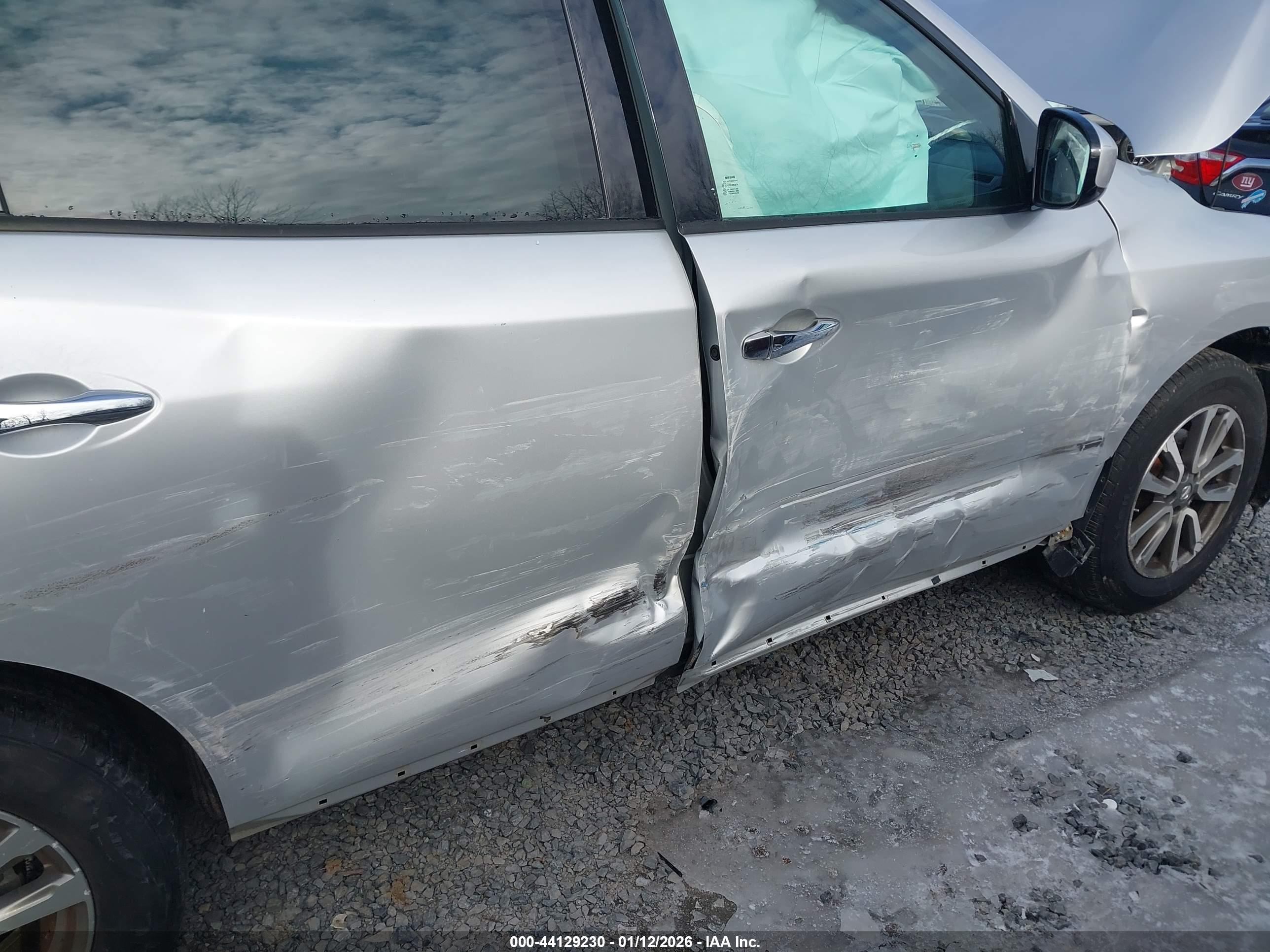 NISSAN PATHFINDER image 6