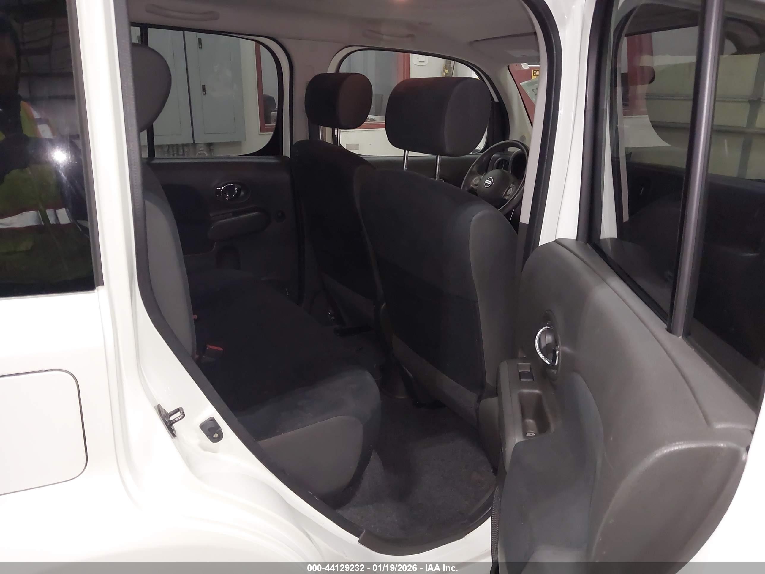 NISSAN CUBE image 8