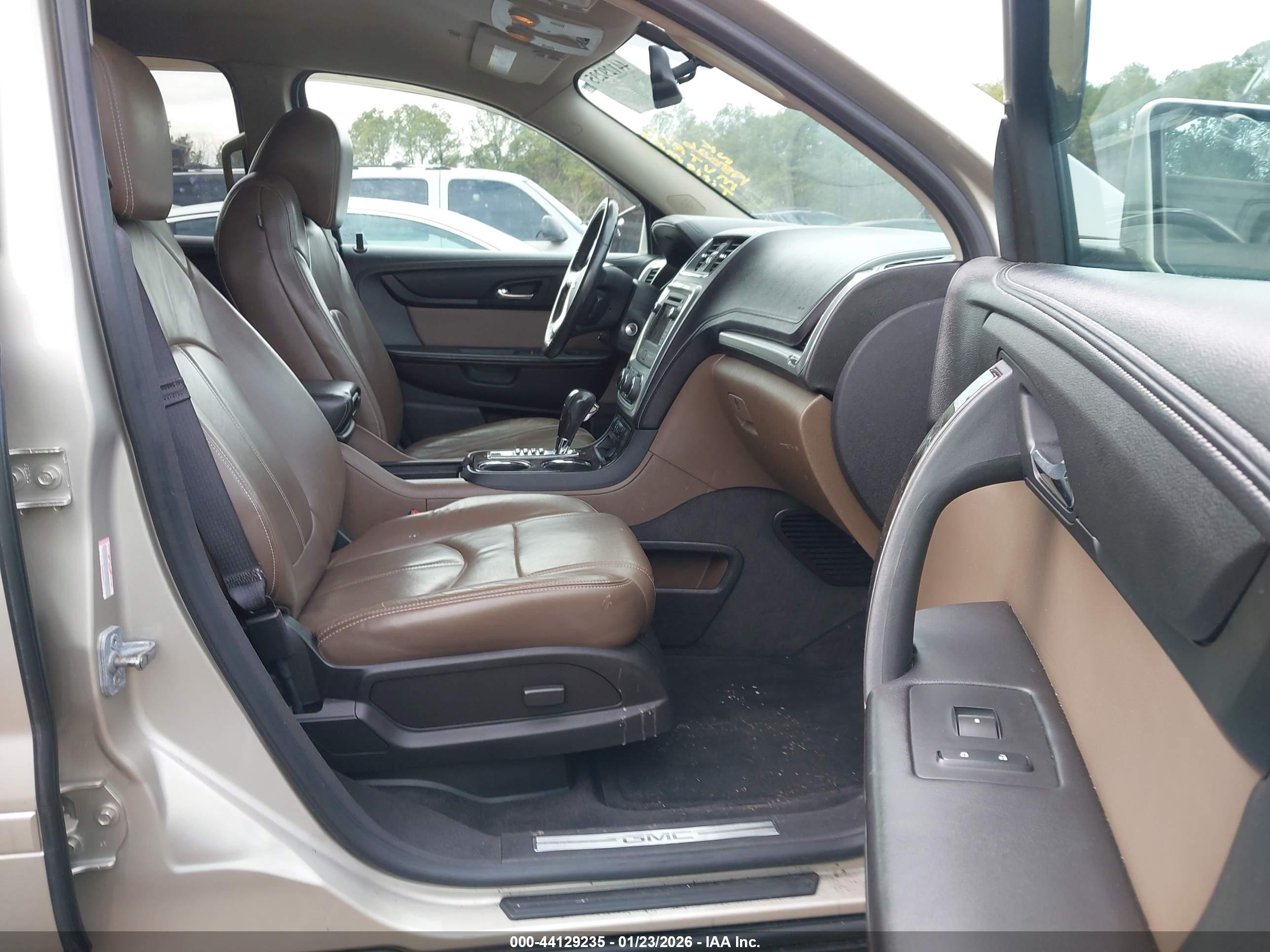 GMC ACADIA image 5