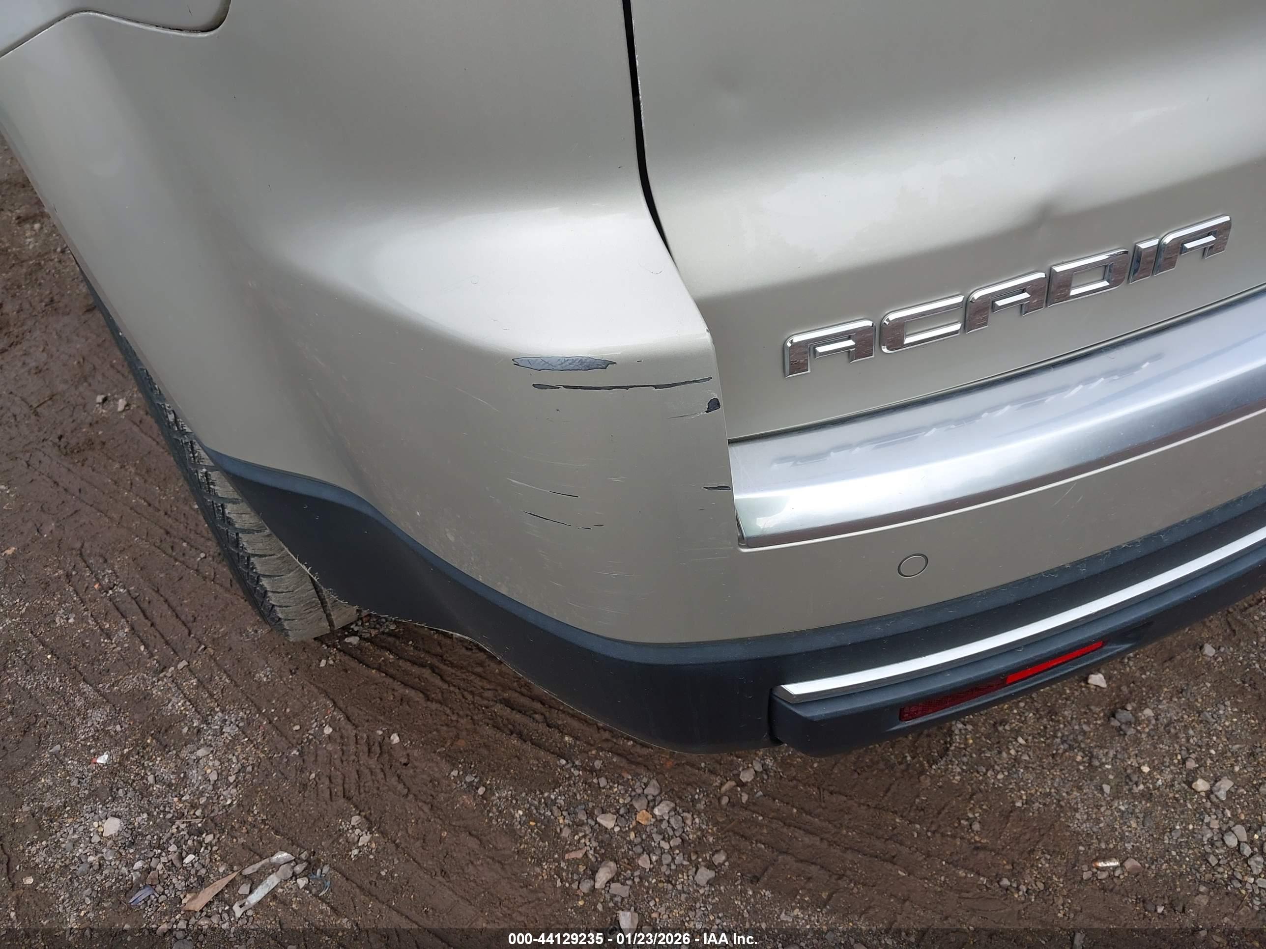 GMC ACADIA image 6
