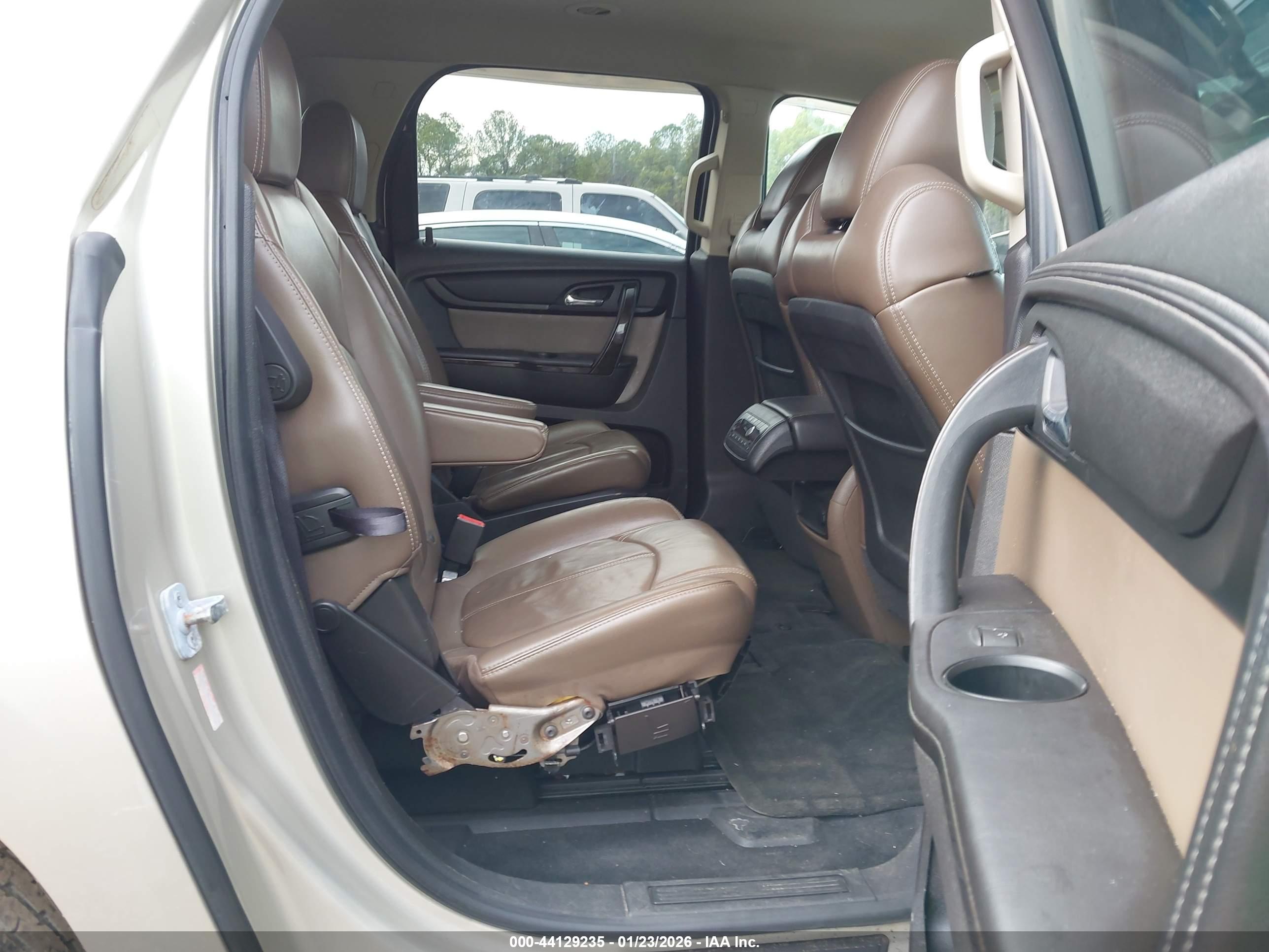 GMC ACADIA image 8