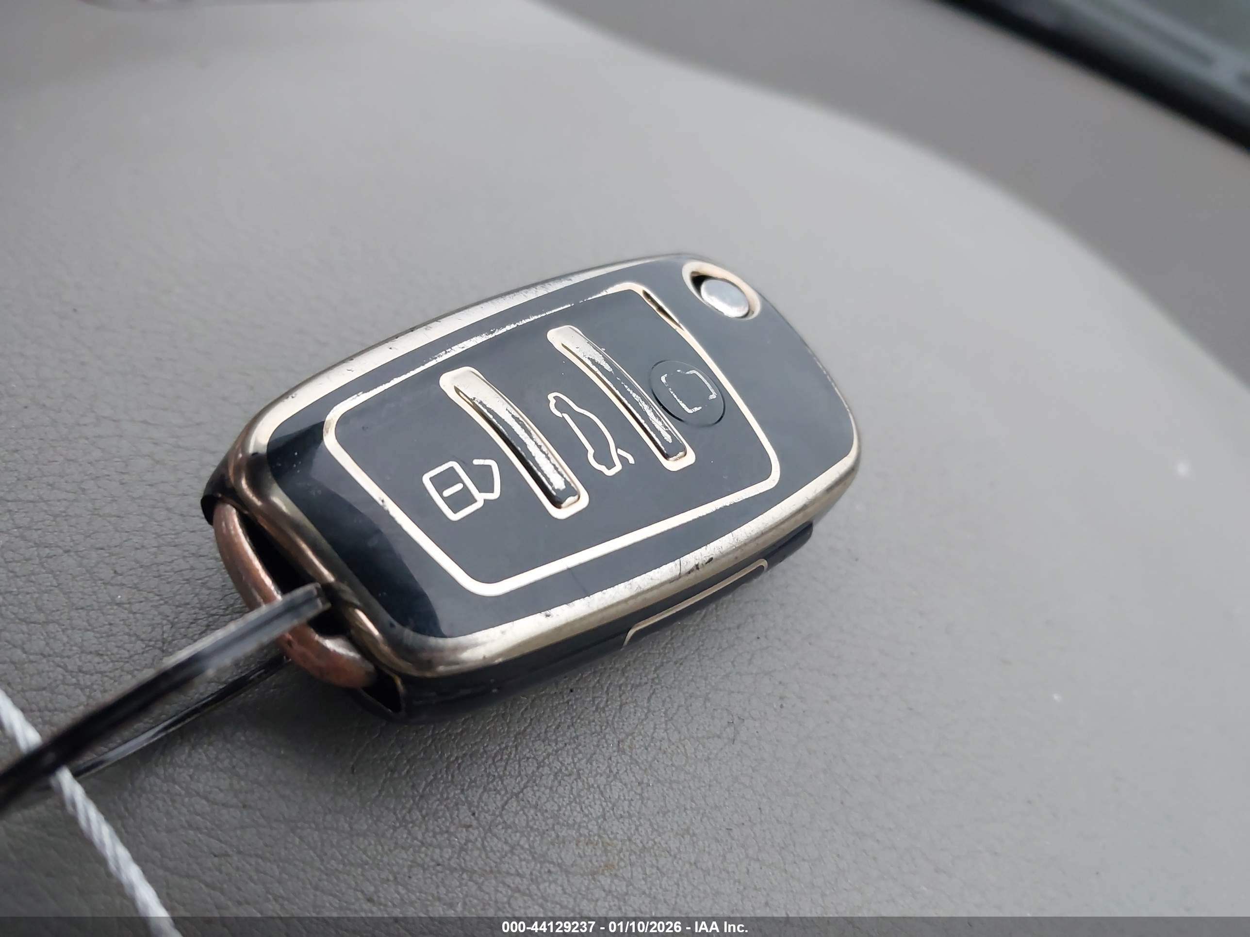 AUDI A8 image 11