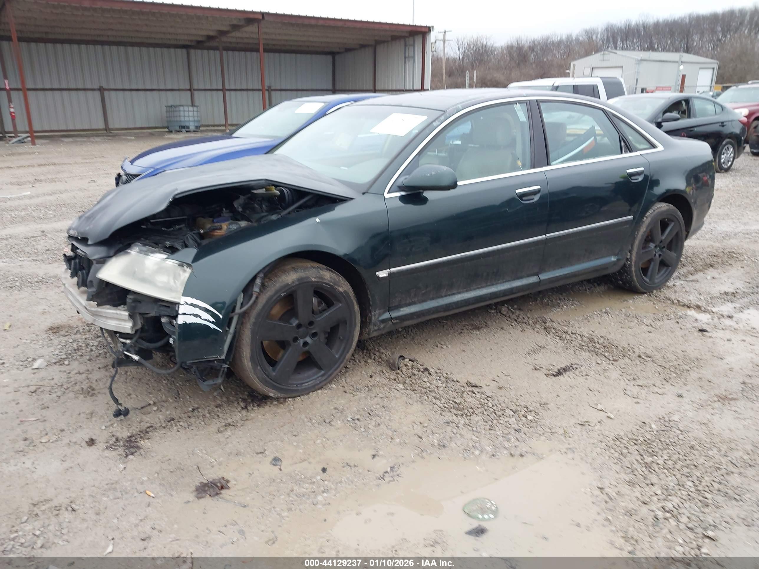 AUDI A8 image 2