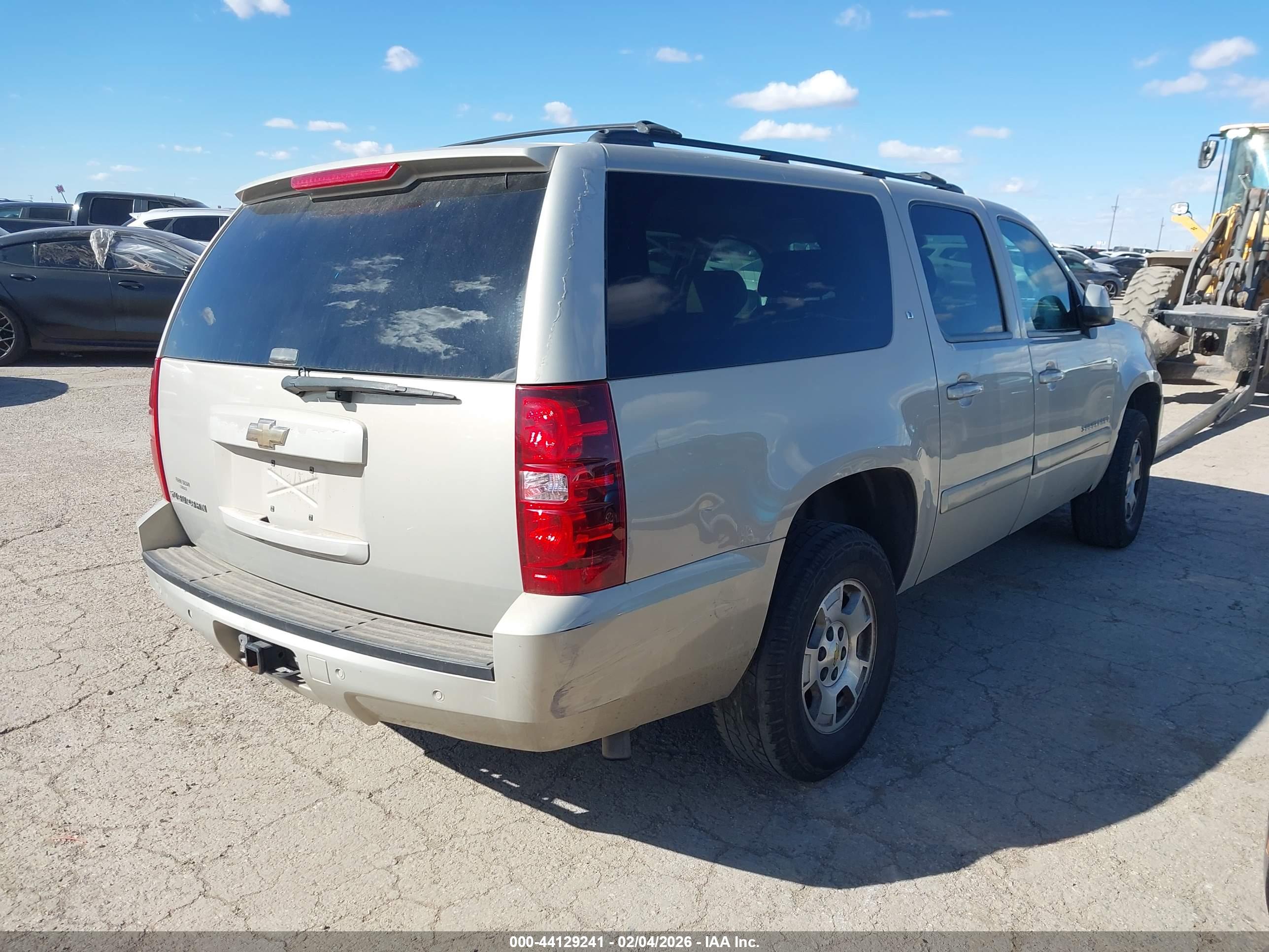 CHEVROLET SUBURBAN image 4
