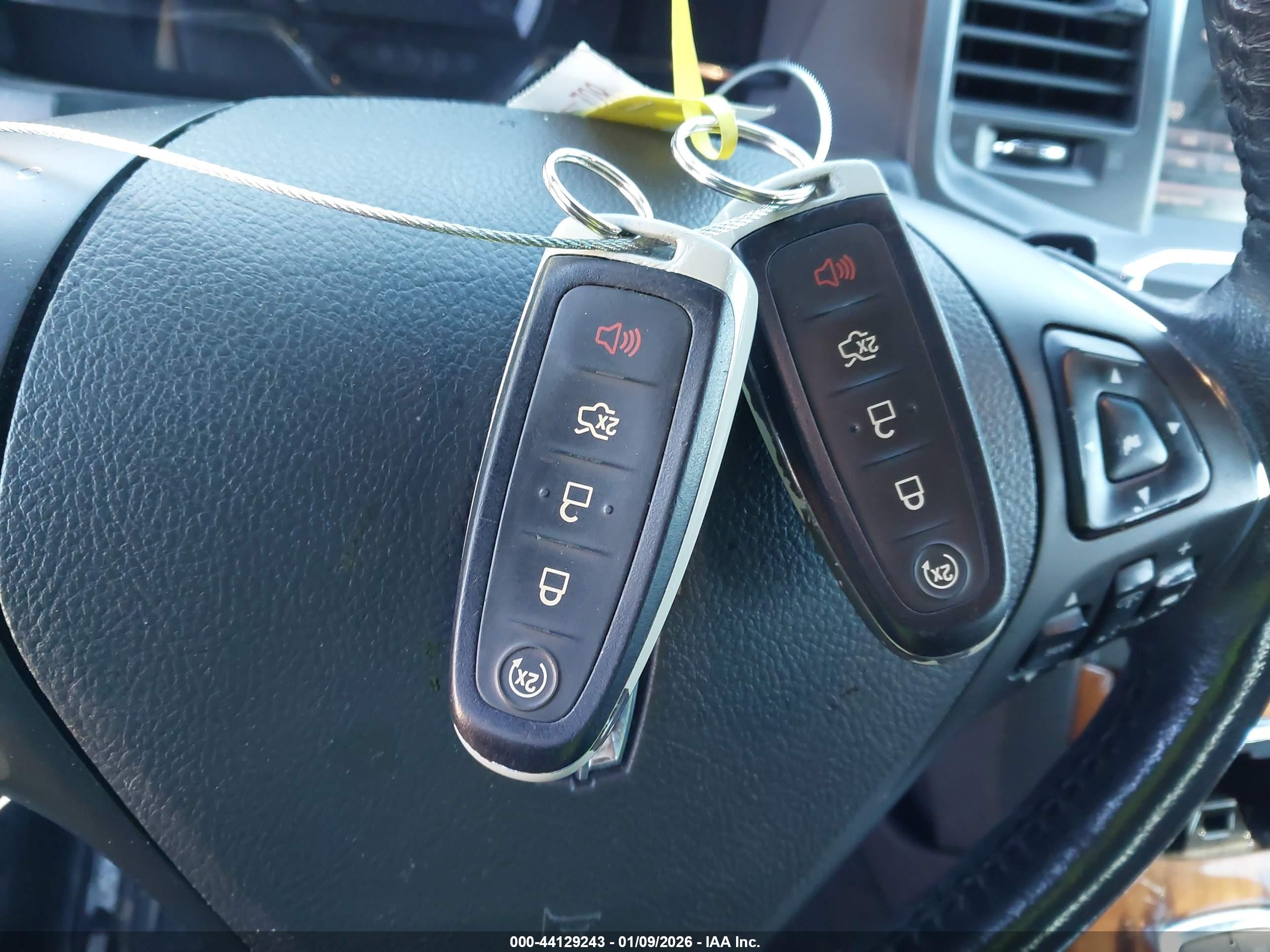 LINCOLN MKS image 11