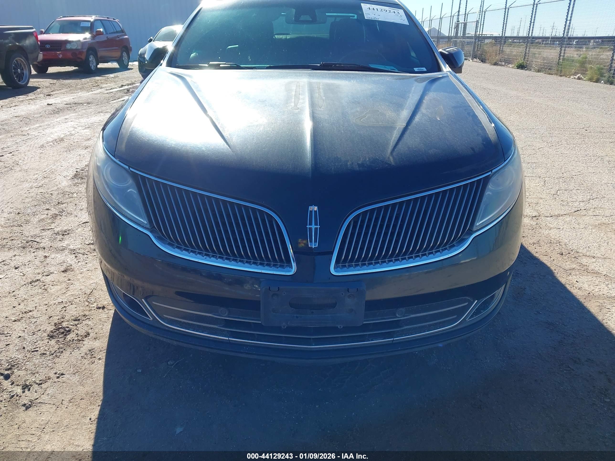 LINCOLN MKS image 6